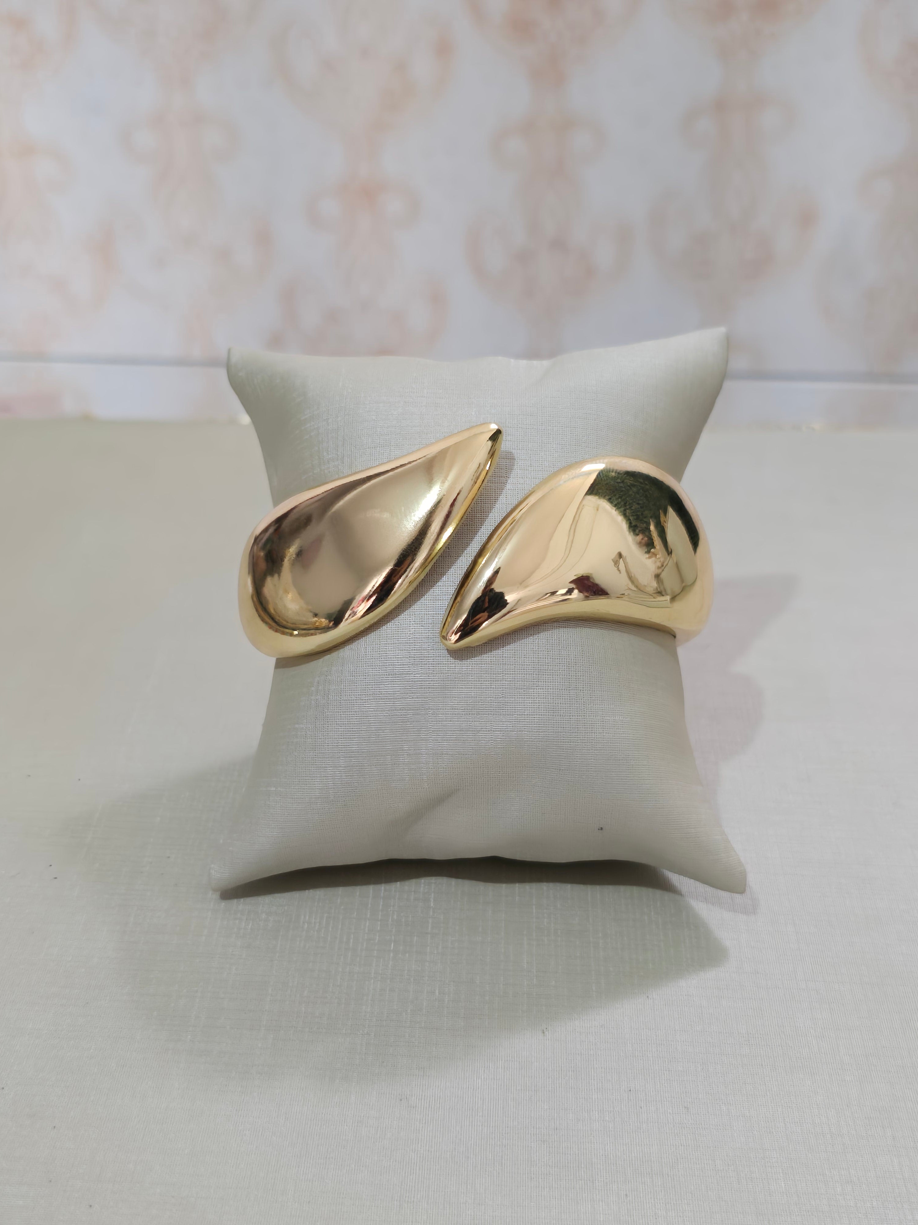 Bracelete Escultural Moderno, banhado a ouro 18k com verniz antialérgico