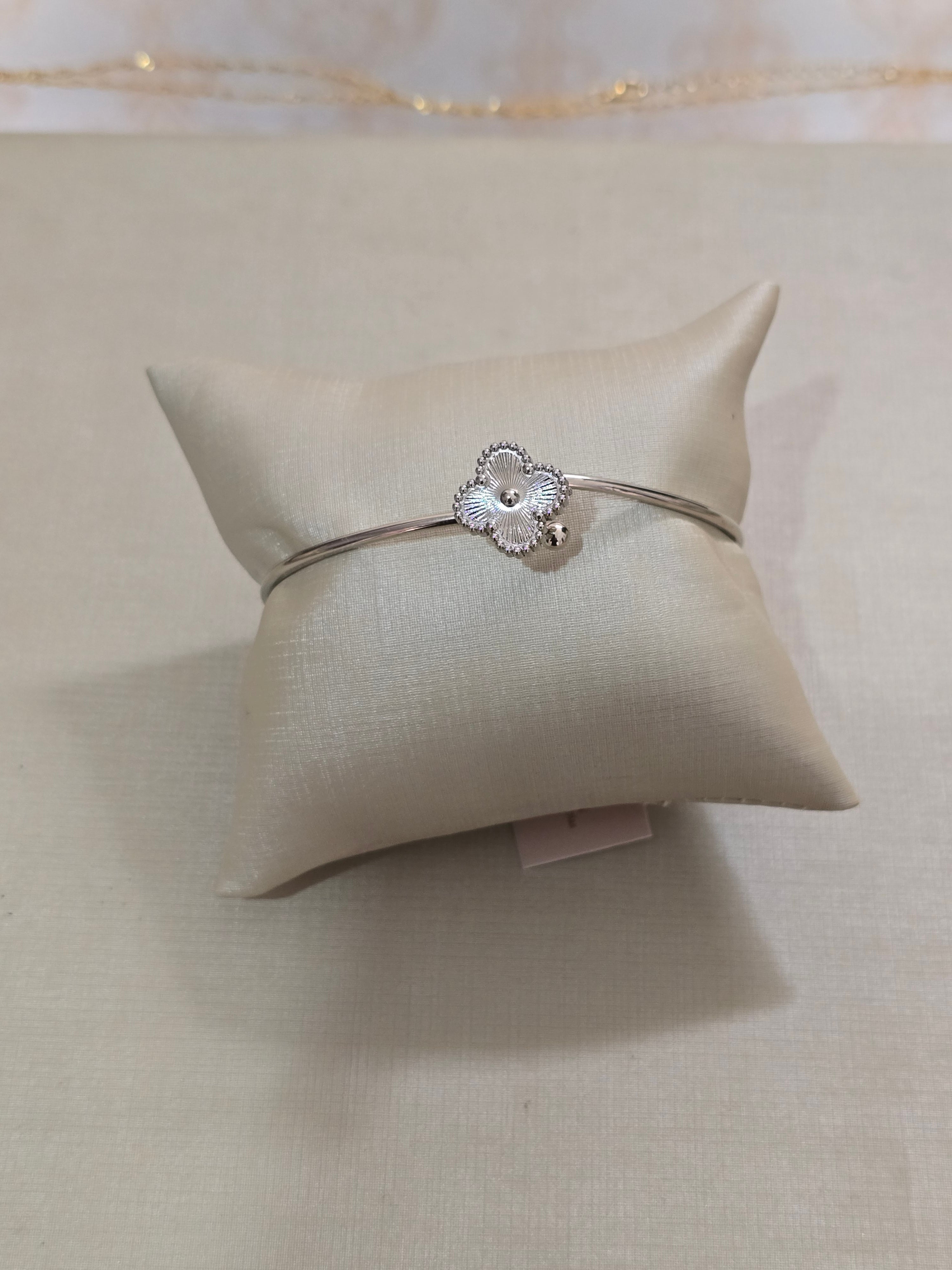 Pulseira Flor Minimalista em Prata 925 com verniz antialérgico