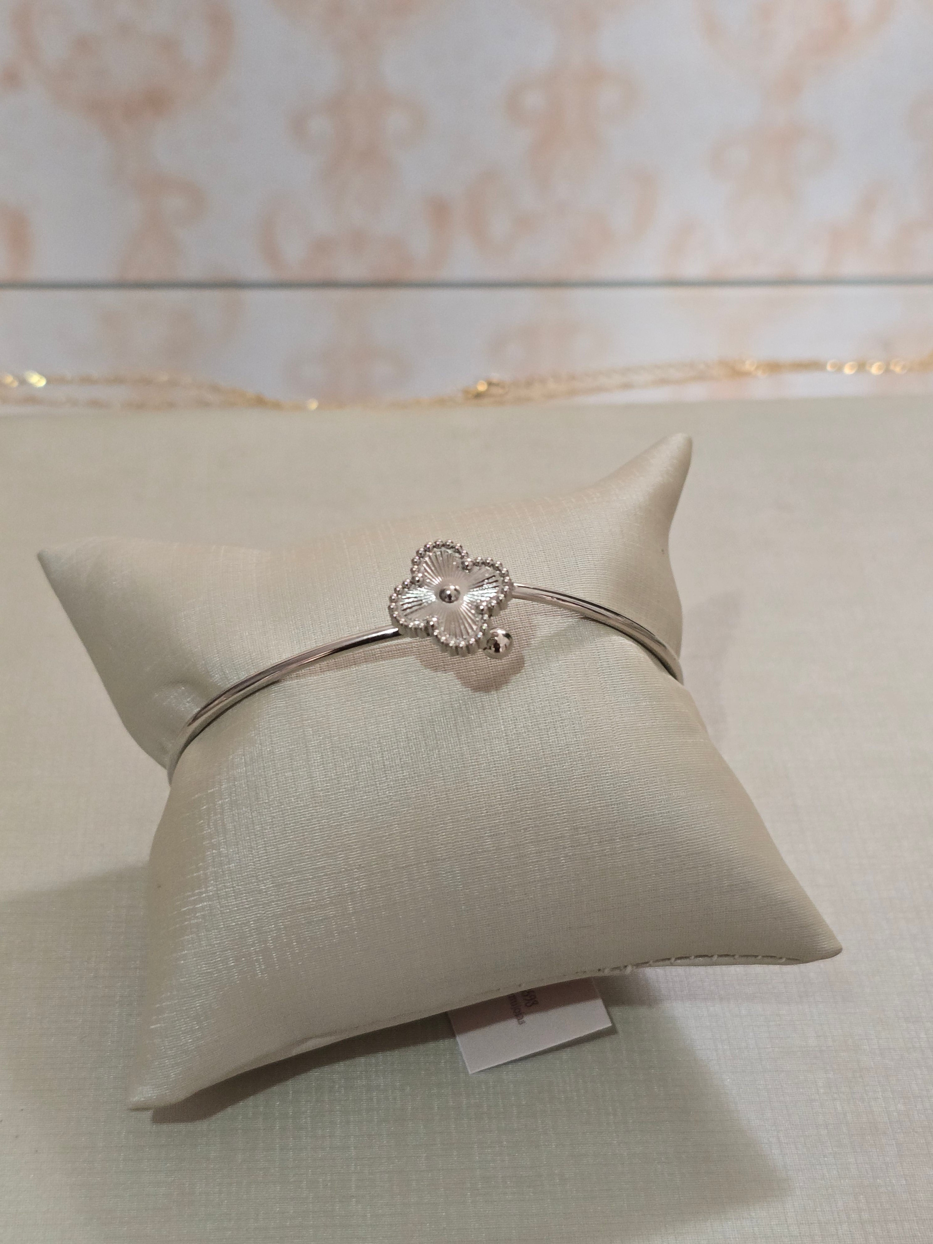 Pulseira Flor Minimalista em Prata 925 com verniz antialérgico