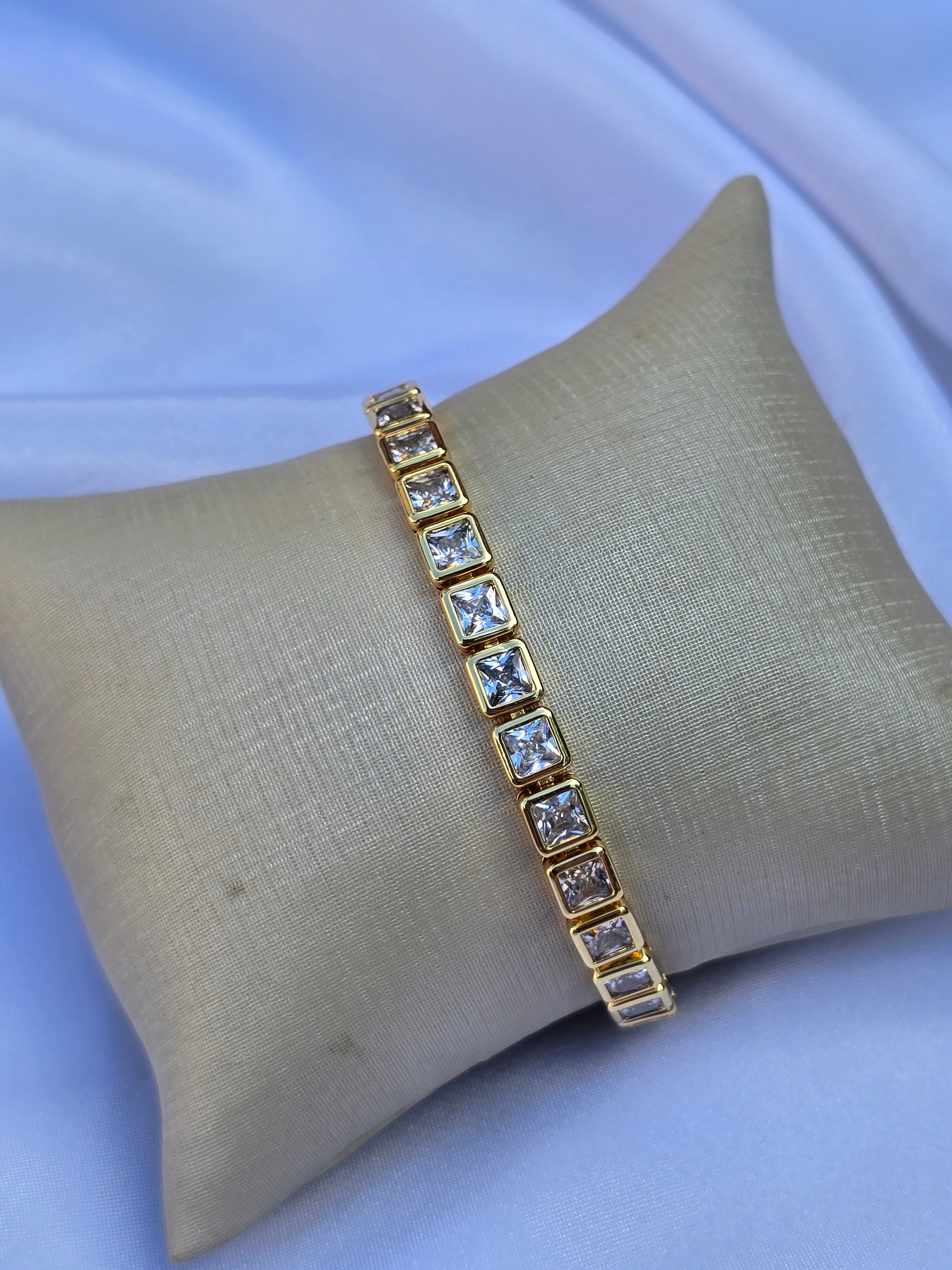 Bracelete Riviera Dourado com Zircônias Quadradas