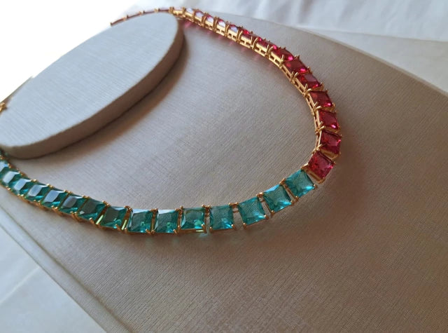 Choker banhada a ouro 18k e cravejada com zircônias coloridas ✨