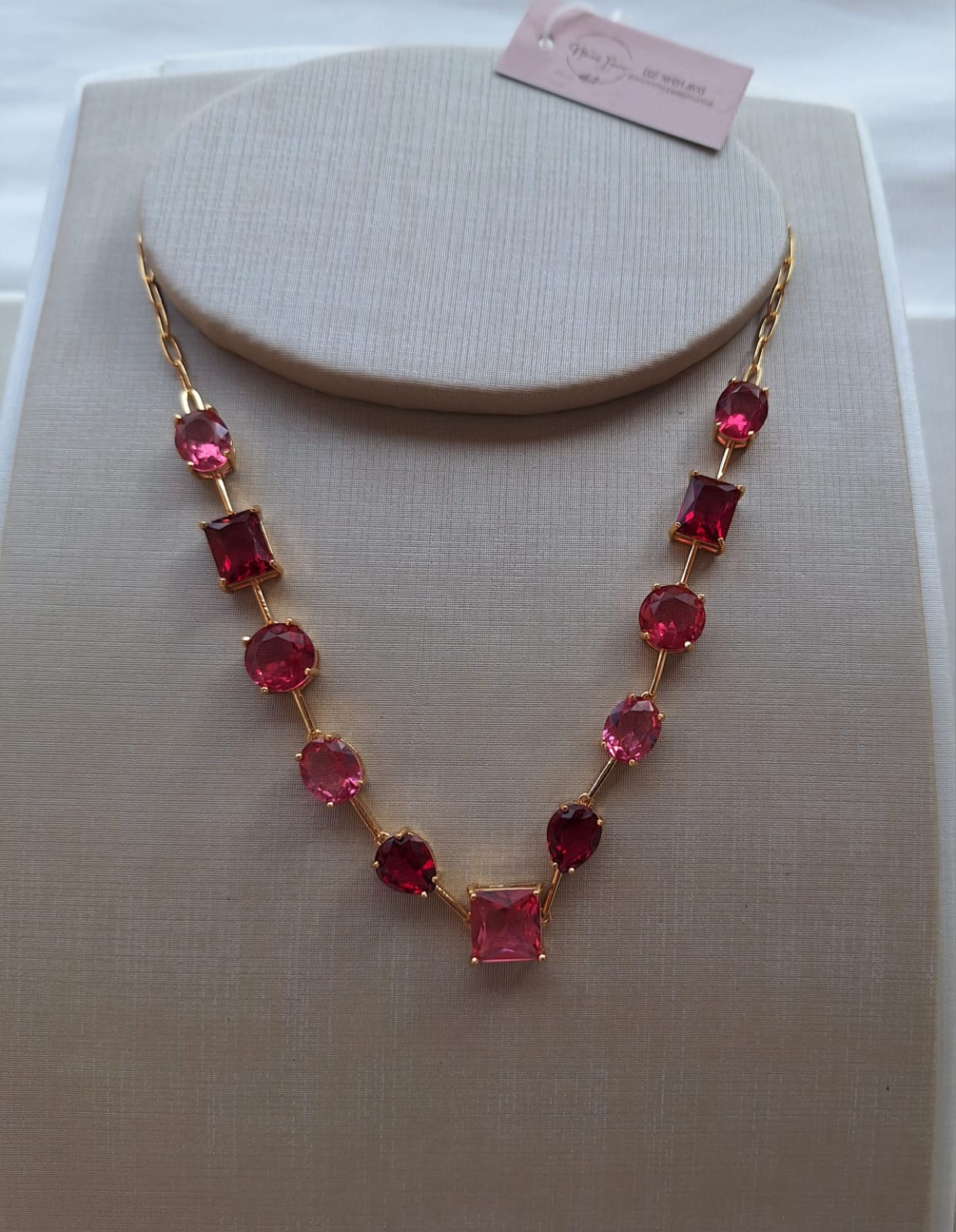 Colar de rubi, banhado a ouro 18k e com verniz antialérgico ❤️✨.