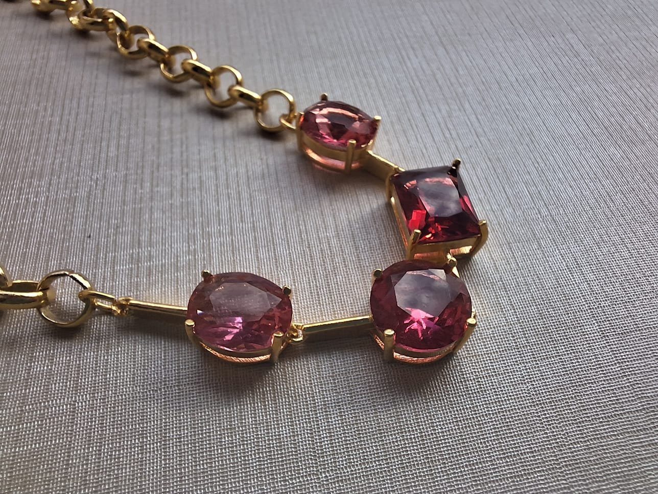 Colar de rubi, banhado a ouro 18k e com verniz antialérgico 🔴✨.