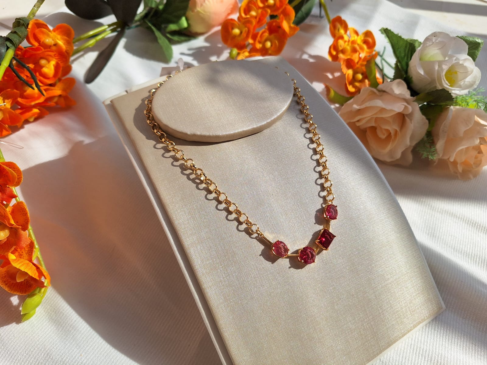 Colar de rubi, banhado a ouro 18k e com verniz antialérgico 🔴✨.