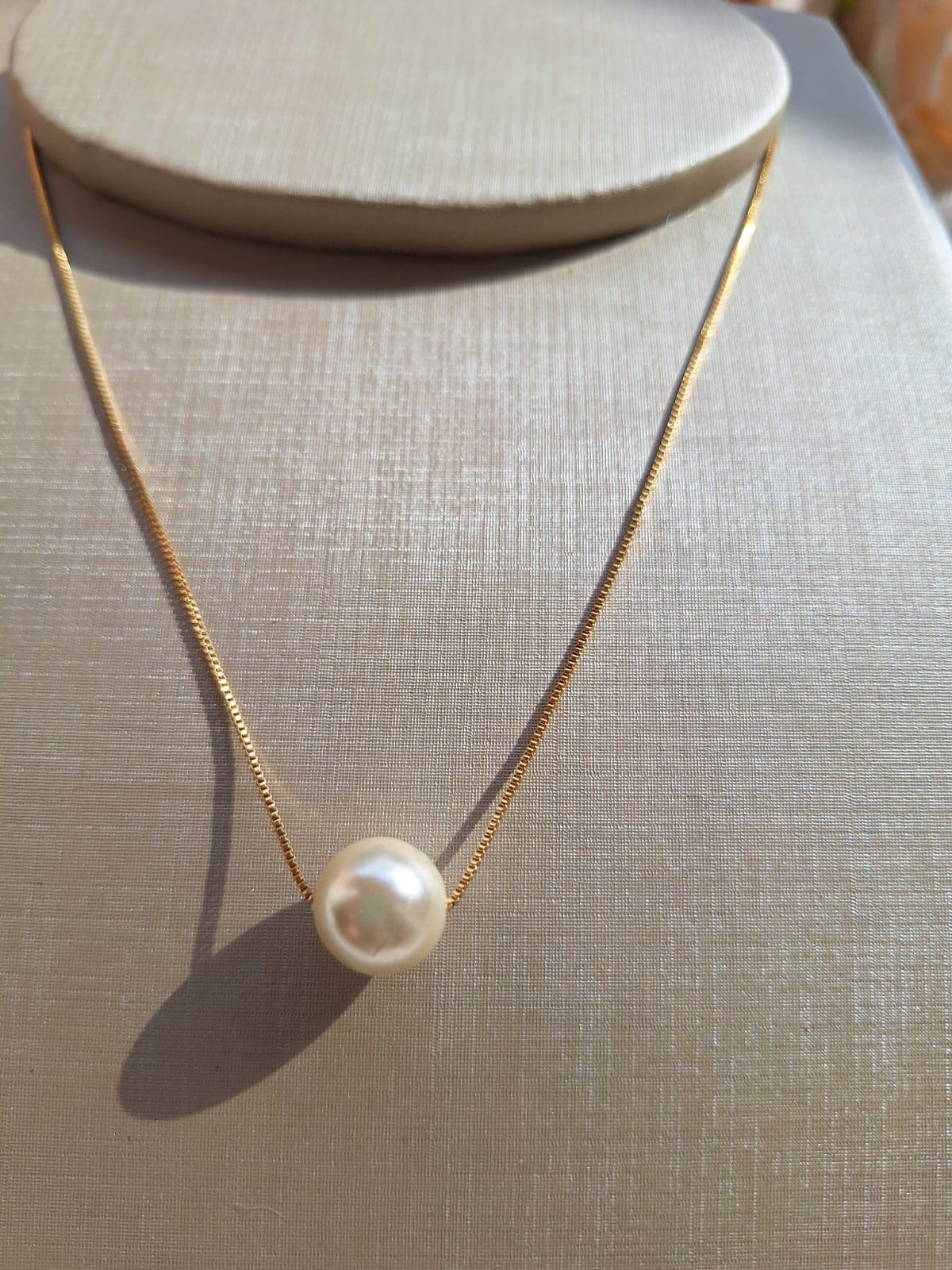 Colar veneziano banhado a ouro 18k com pérola e verniz antialérgico ✨