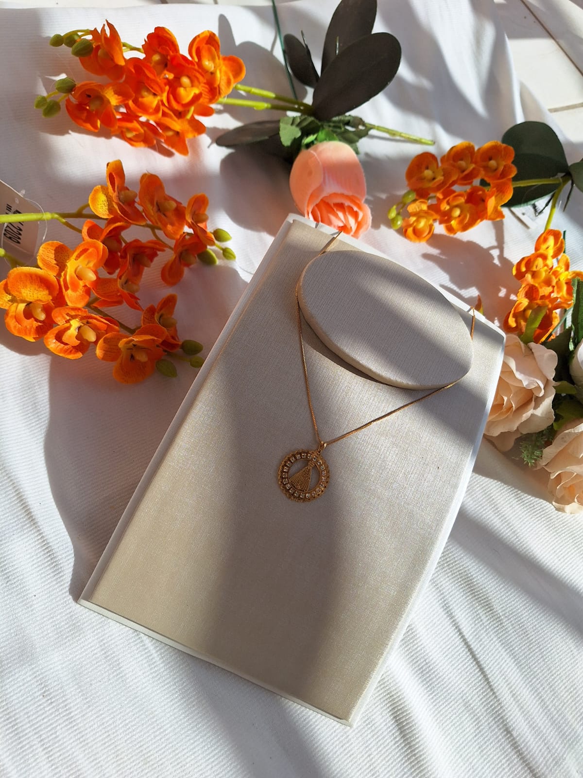 Colar de Nossa Senhora dos Remédios, banhado a ouro 18k e com verniz antialérgico ✨🙏.