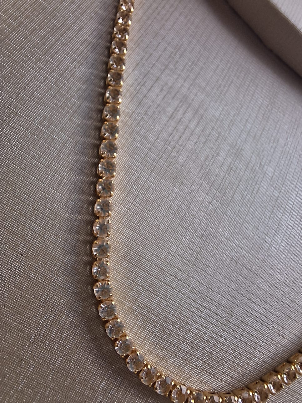 Choker toda cravejada em zircônia, banhada a ouro 18k e com verniz antialérgico 💎.