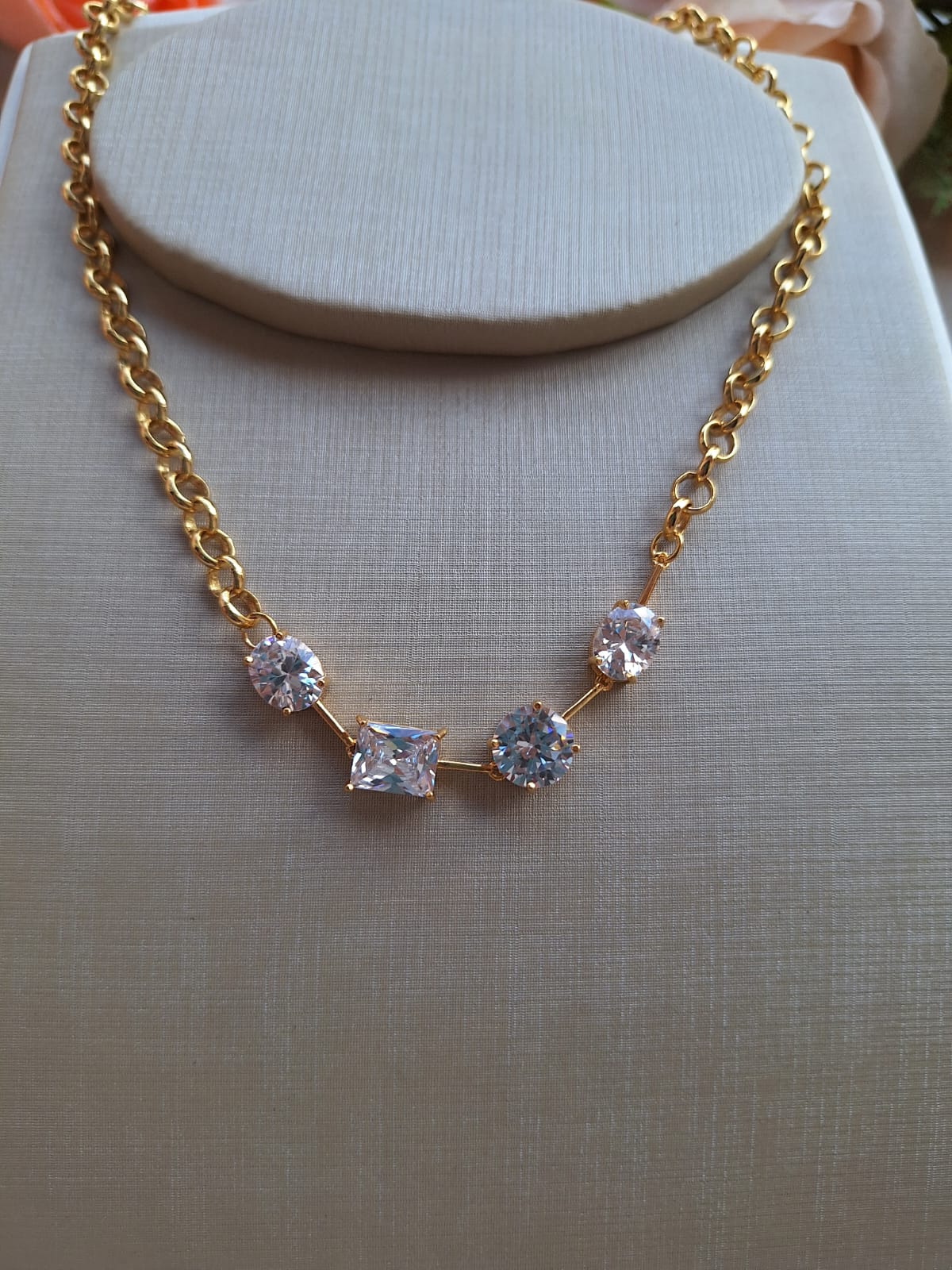 Colar de zircônia quadriculada, banhado a ouro 18k e com verniz antialérgico ✨💎.