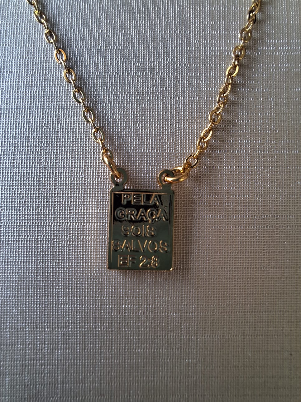 Escapulário de Sagrado Coração de Jesus, cravejado em zircônia, banhado a ouro 18k e com verniz antialérgico ✨🙏.