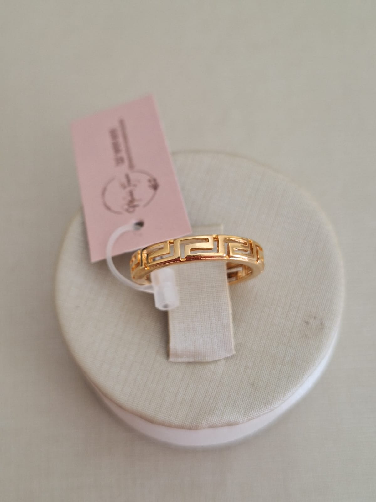 Anel de labirinto, banhado a ouro 18k e com verniz antialérgico 🔄✨.