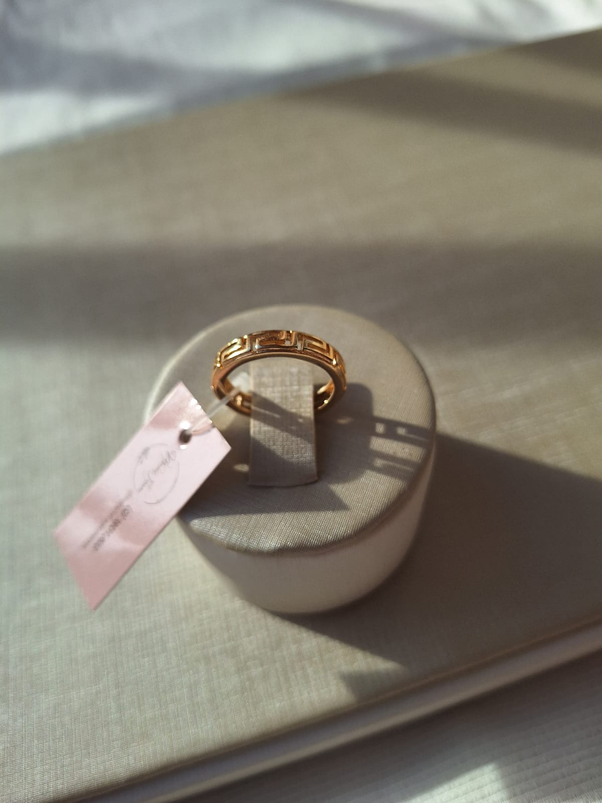 Anel de labirinto, banhado a ouro 18k e com verniz antialérgico 🔄✨.