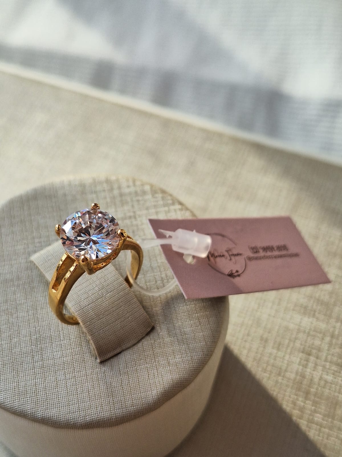 Anel de zircônia grande, banhado a ouro 18k e com verniz antialérgico 💎✨.  (Esse como vocês viram, tem 2 modelos de anéis, podem colocar como variação)