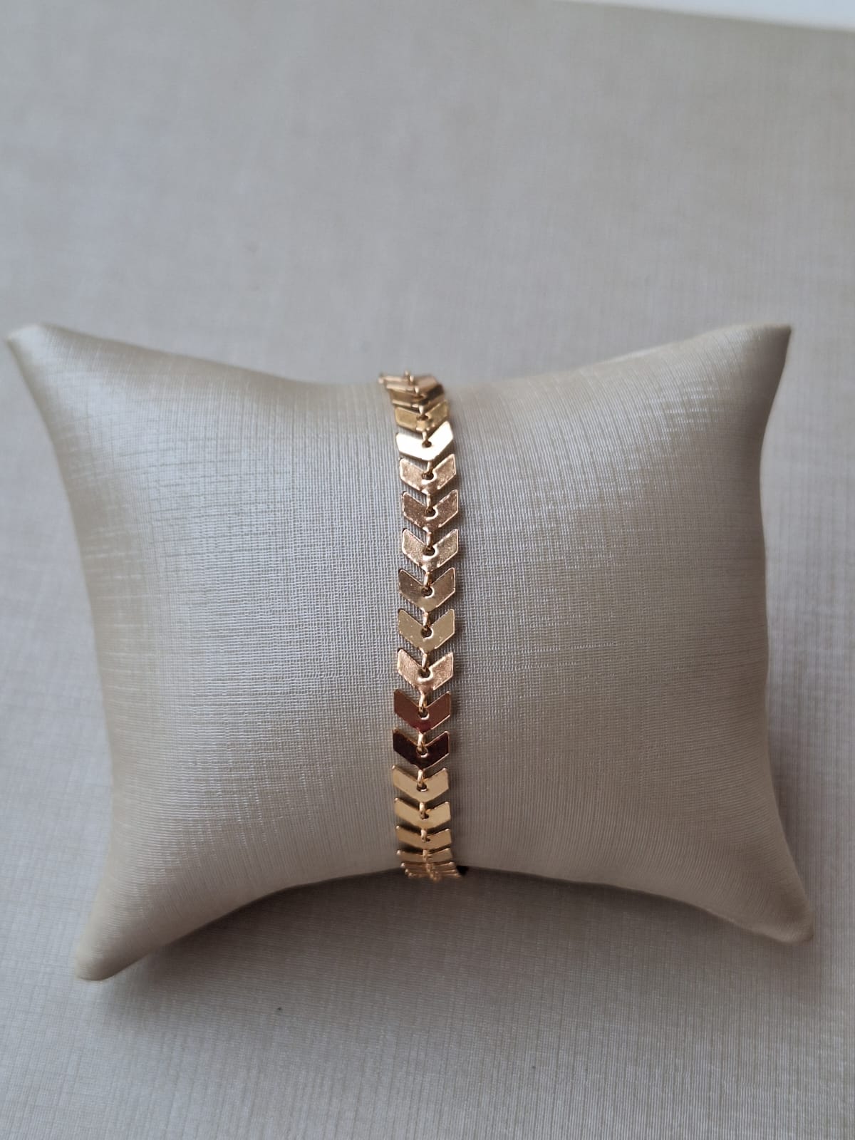 Tornozeleira escamas, banhada a ouro 18k e com verniz antialérgico ✨.