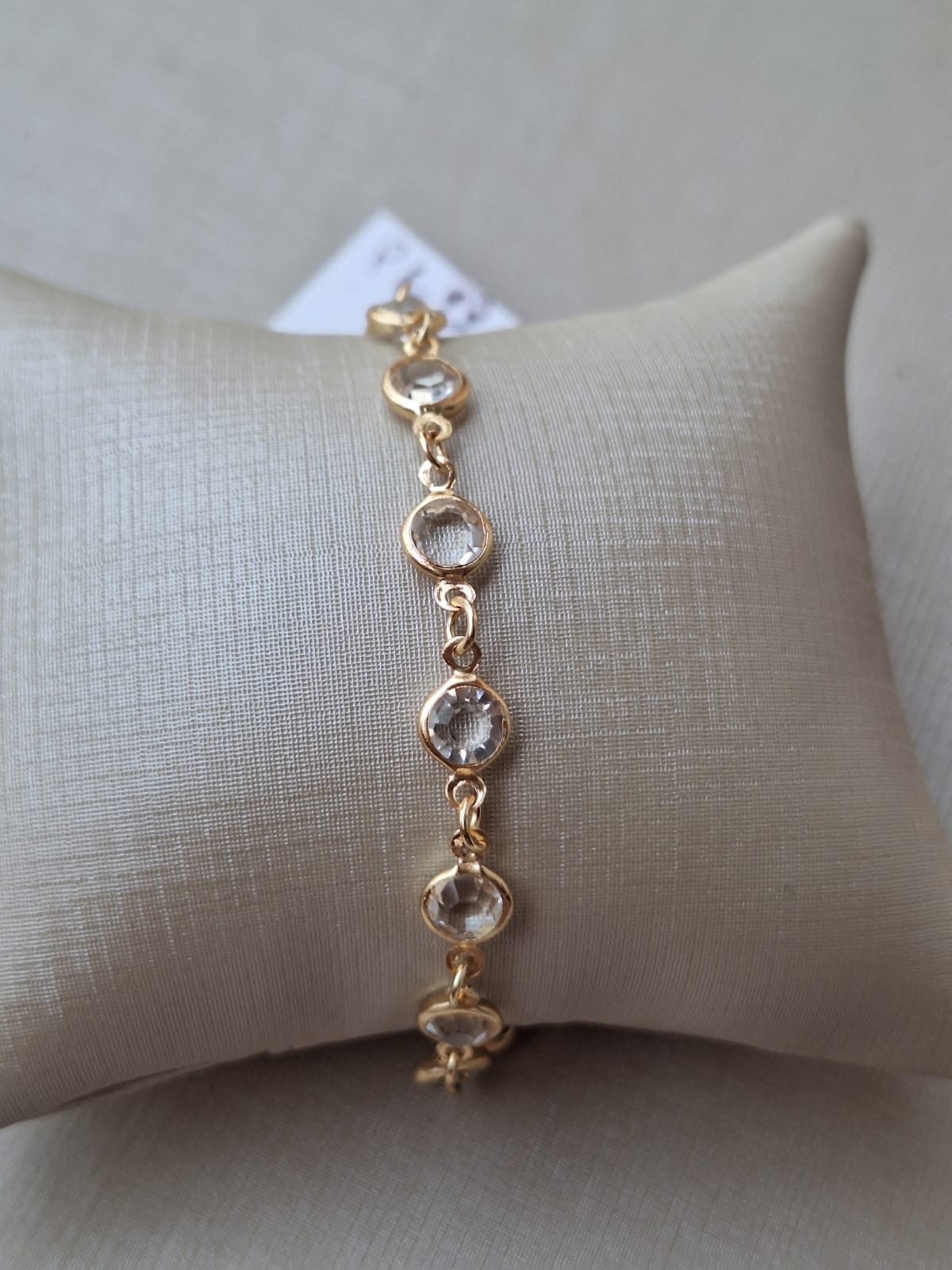 Pulseira de ponto de luz, banhada a ouro 18k e com verniz antialérgico ✨💫.