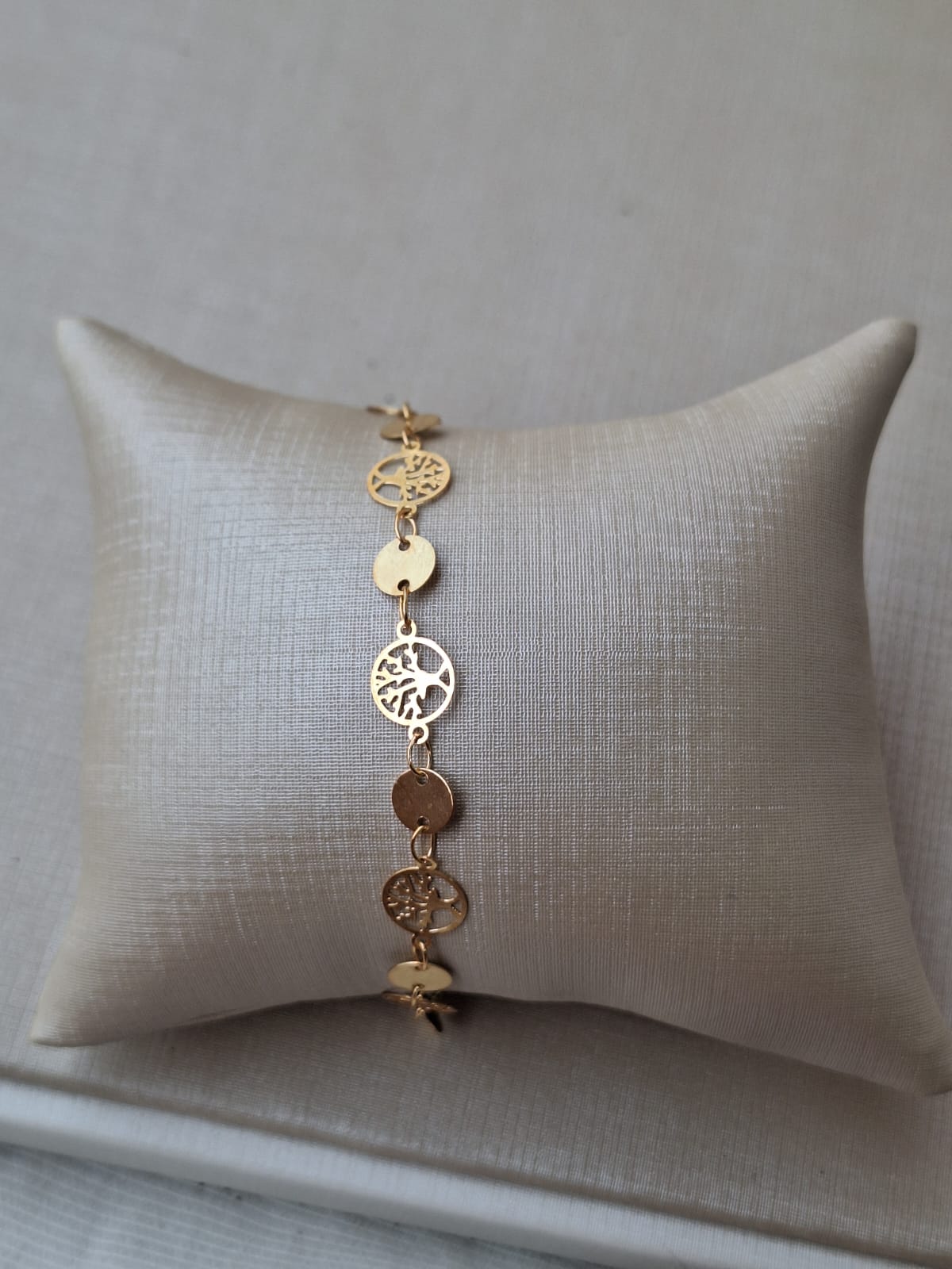 Pulseira com árvore da vida, banhada a ouro 18k e com verniz antialérgico 🌳✨.