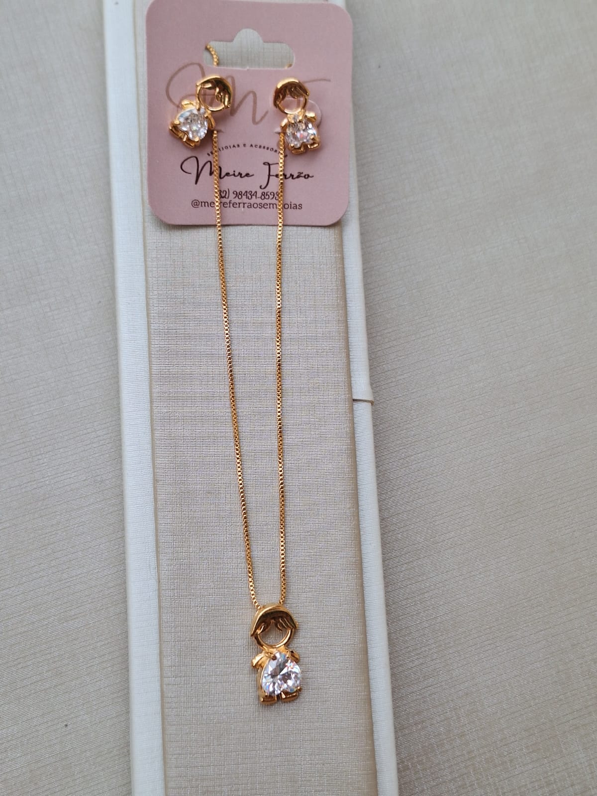 Conjunto de menininha em zircônia, banhado a ouro 18k e com verniz antialérgico 💖✨.