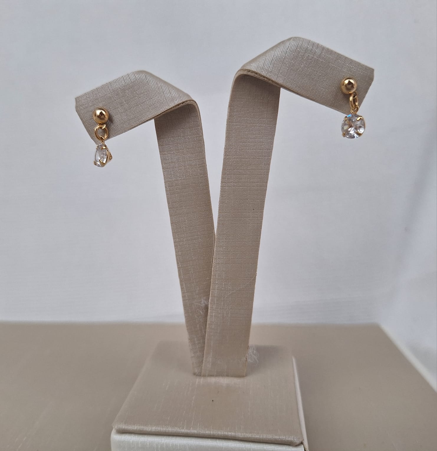 Brinco Ponto de Luz Elegance Banhado a Ouro 18K