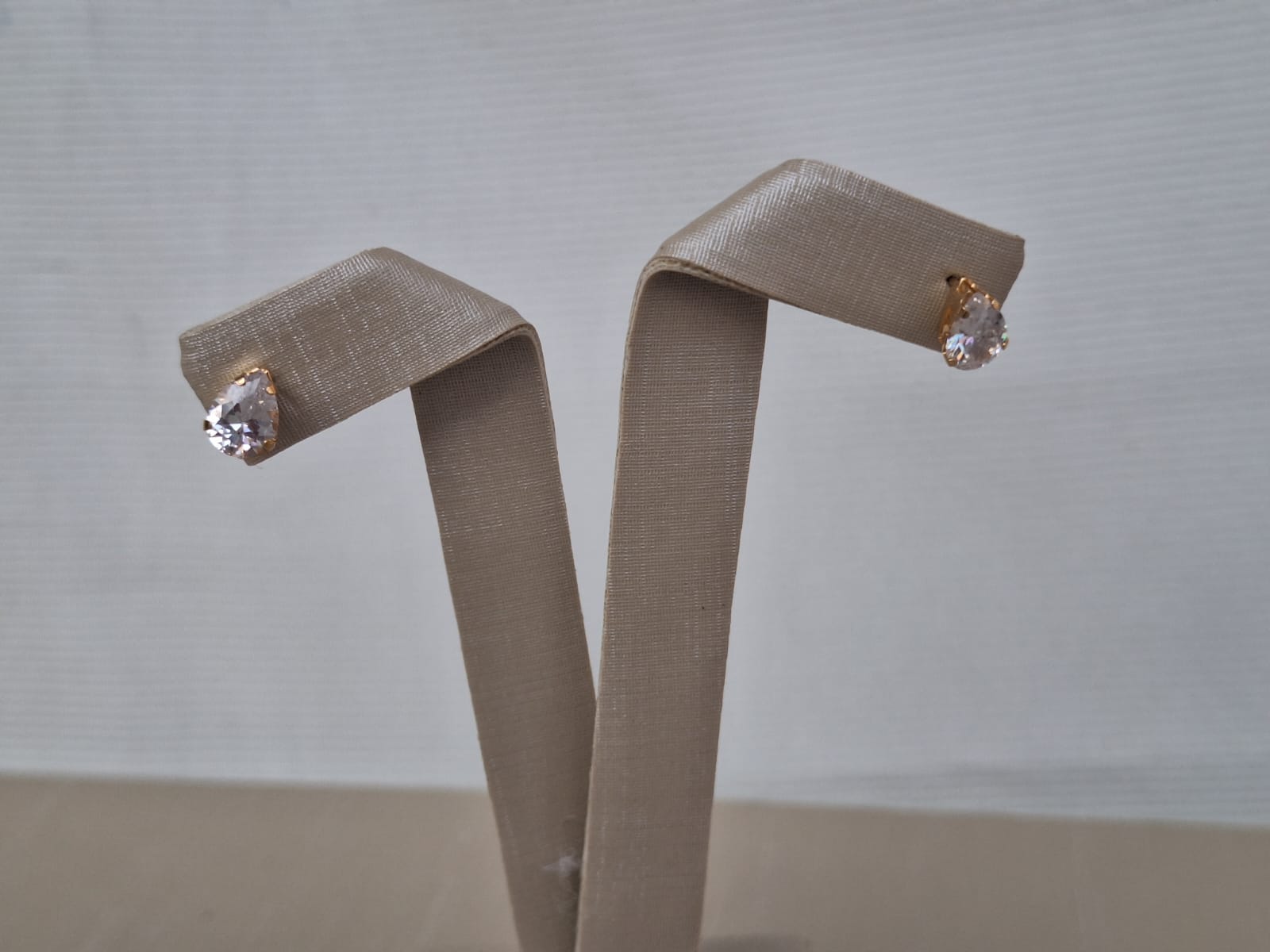 Brinco Gota de Luz Banhado a Ouro 18K