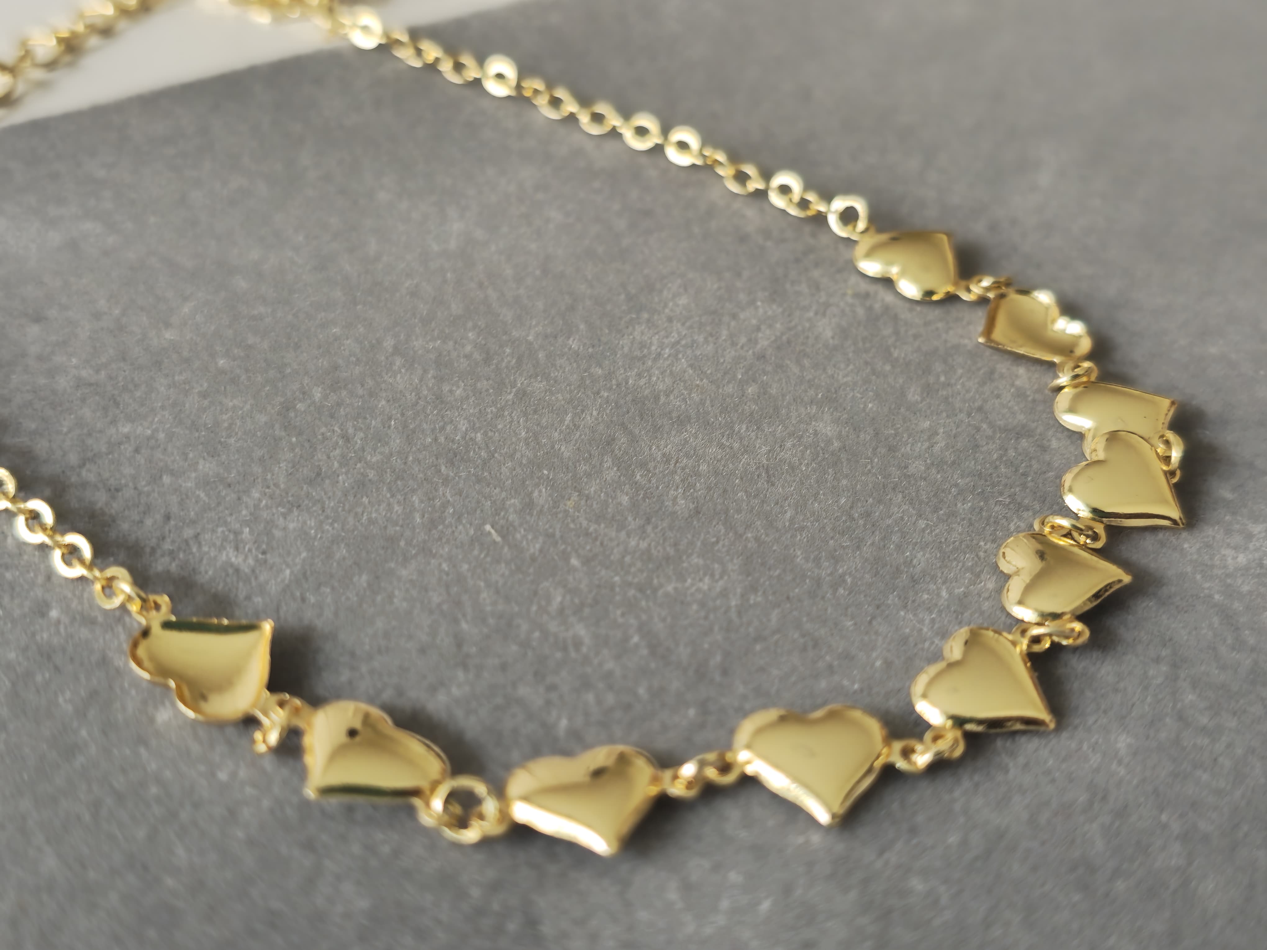 Gargantilha Corações Banhada a Ouro 18K