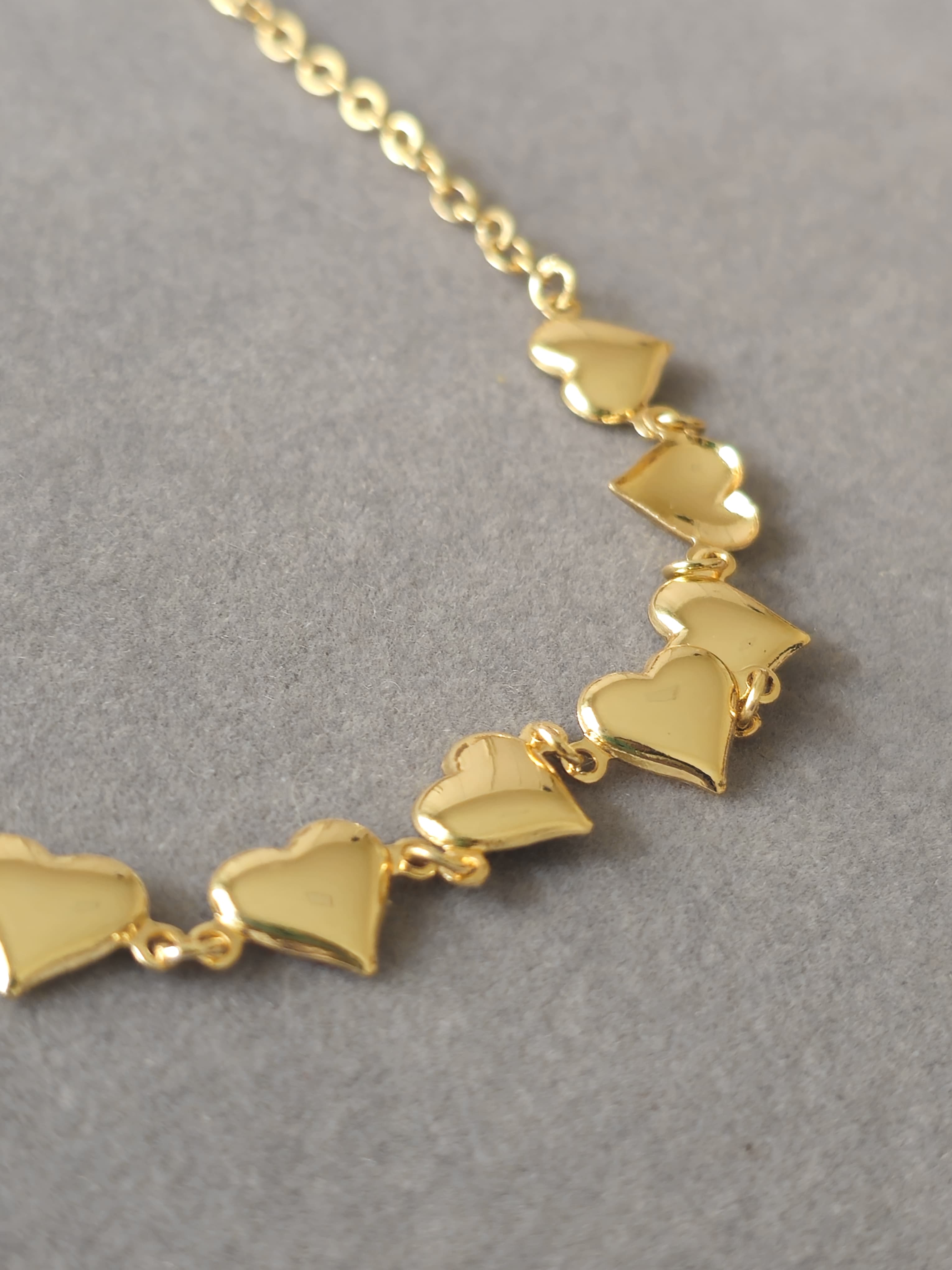 Gargantilha Corações Banhada a Ouro 18K