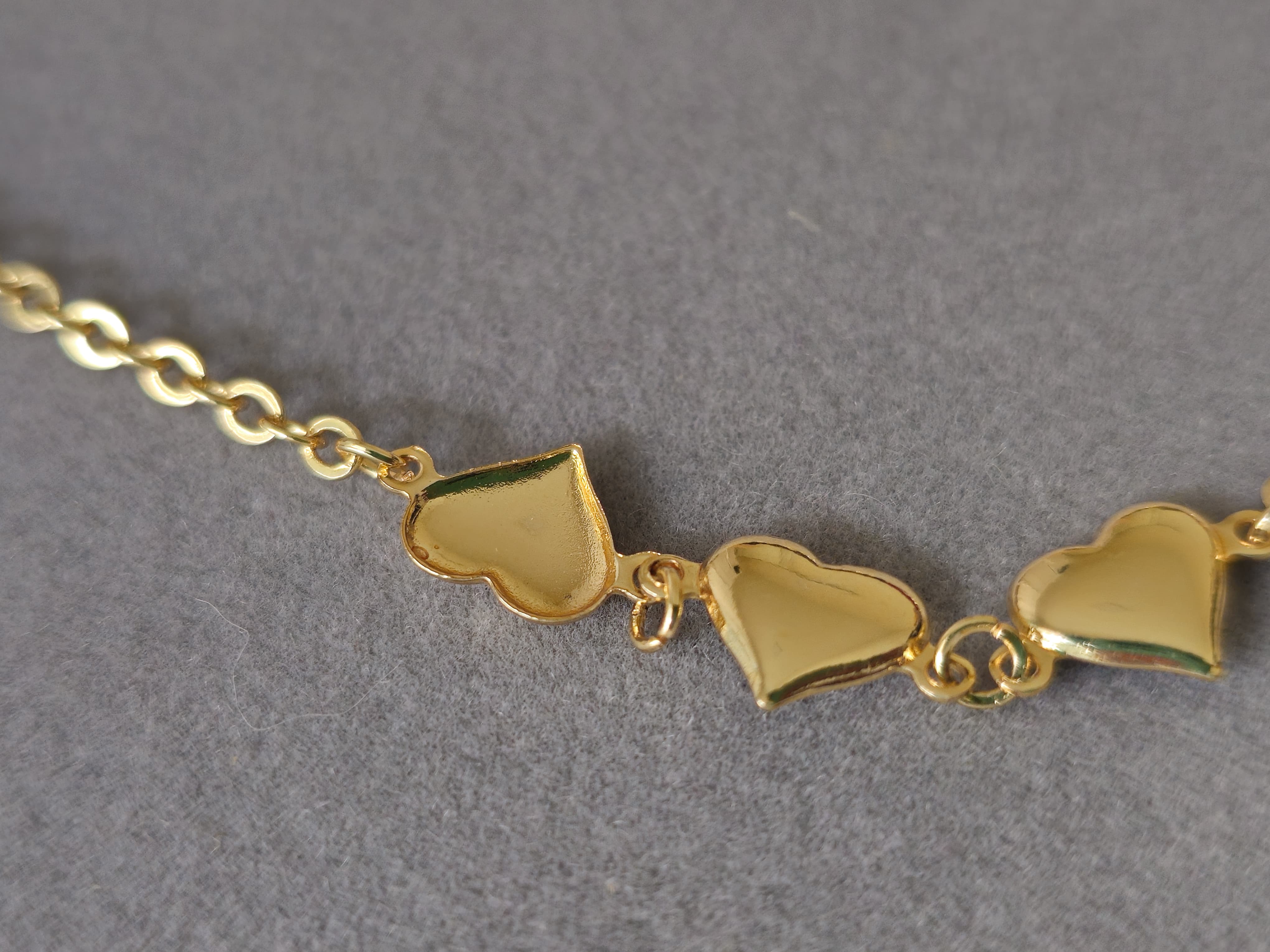 Gargantilha Corações Banhada a Ouro 18K