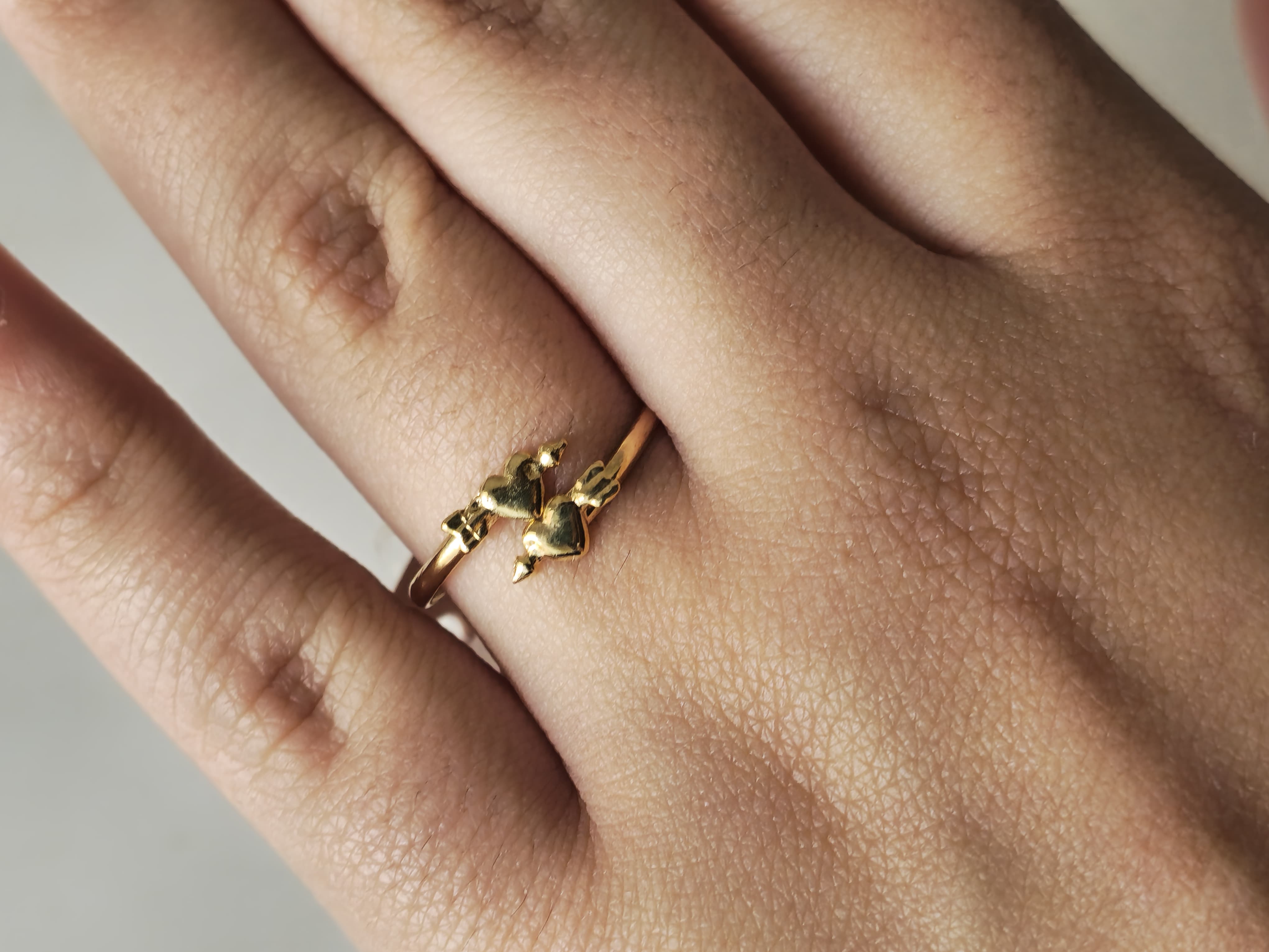 Anel regulável com pontos de luz, banhado a ouro 18k e com verniz antialérgico ✨💎.