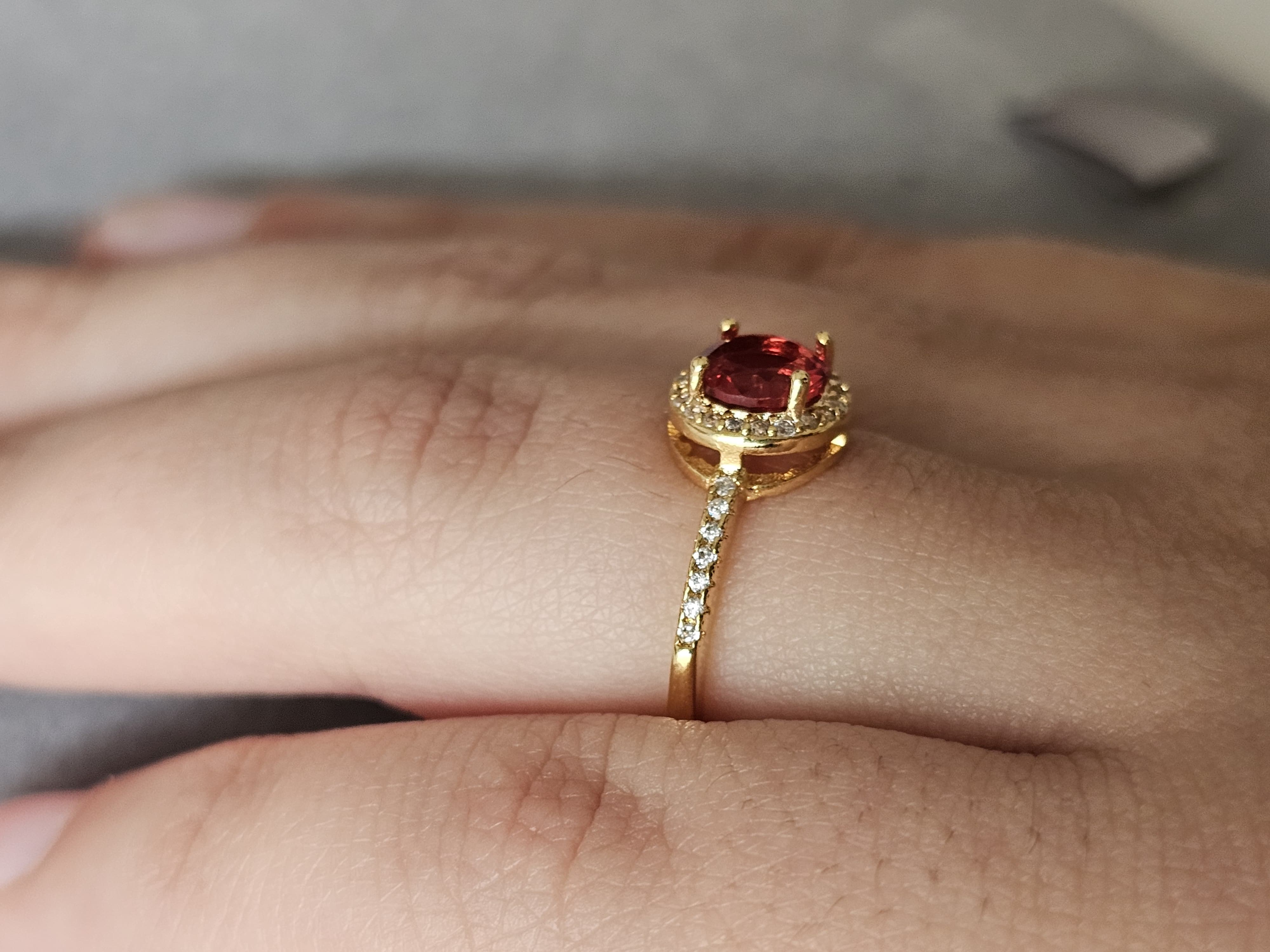 Anel de rubi, banhado a ouro 18k e com verniz antialérgico ❤️