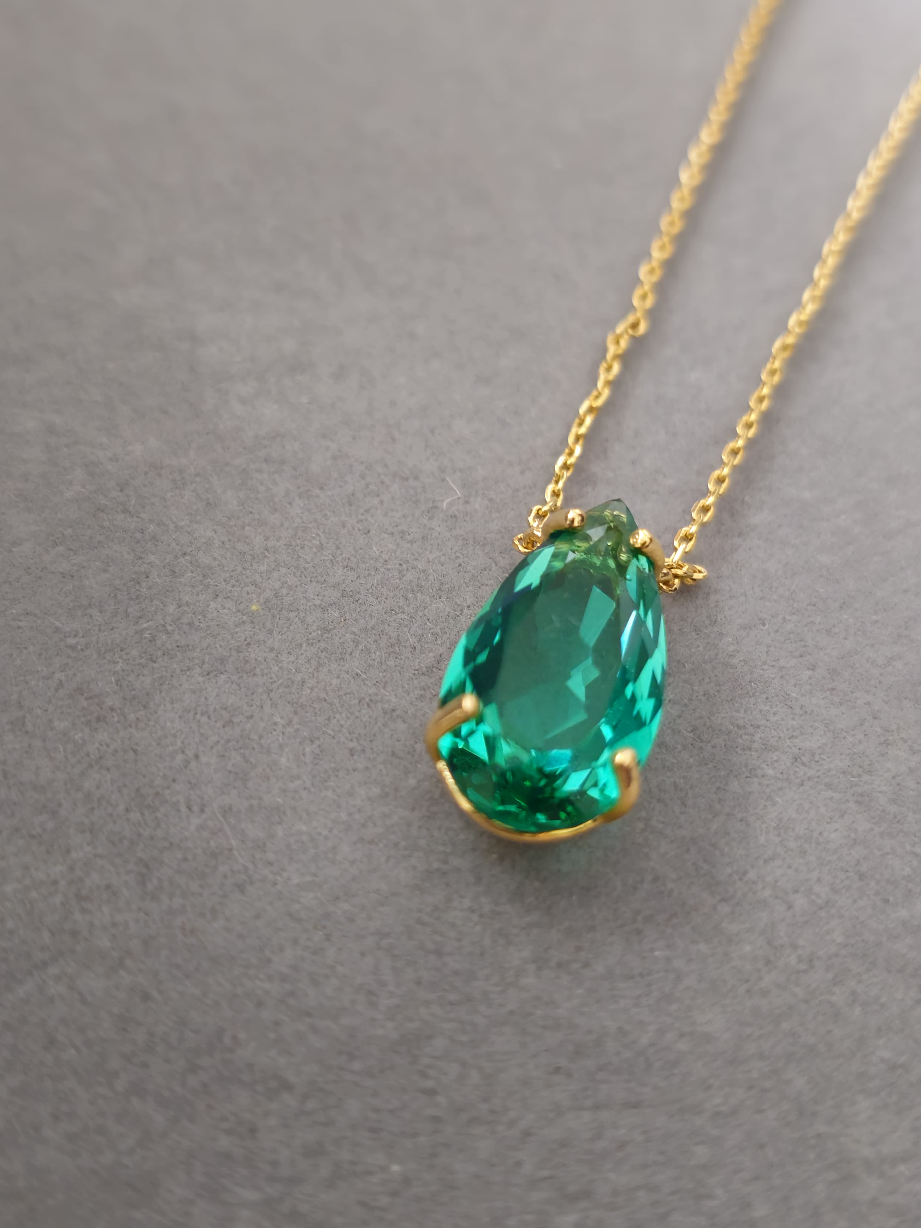 Colar Gota Esmeralda Banhado a Ouro 18K