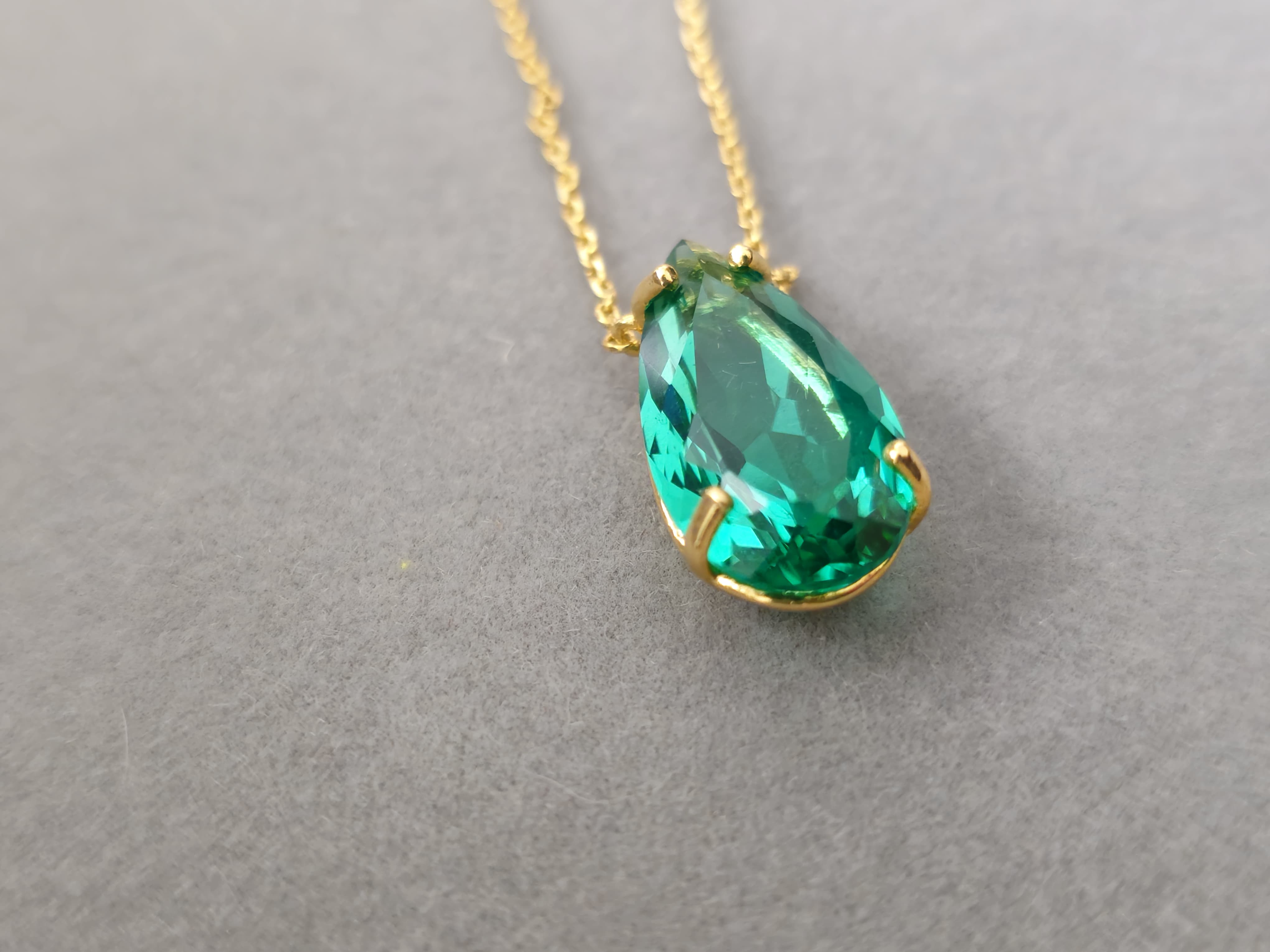 Colar Gota Esmeralda Banhado a Ouro 18K