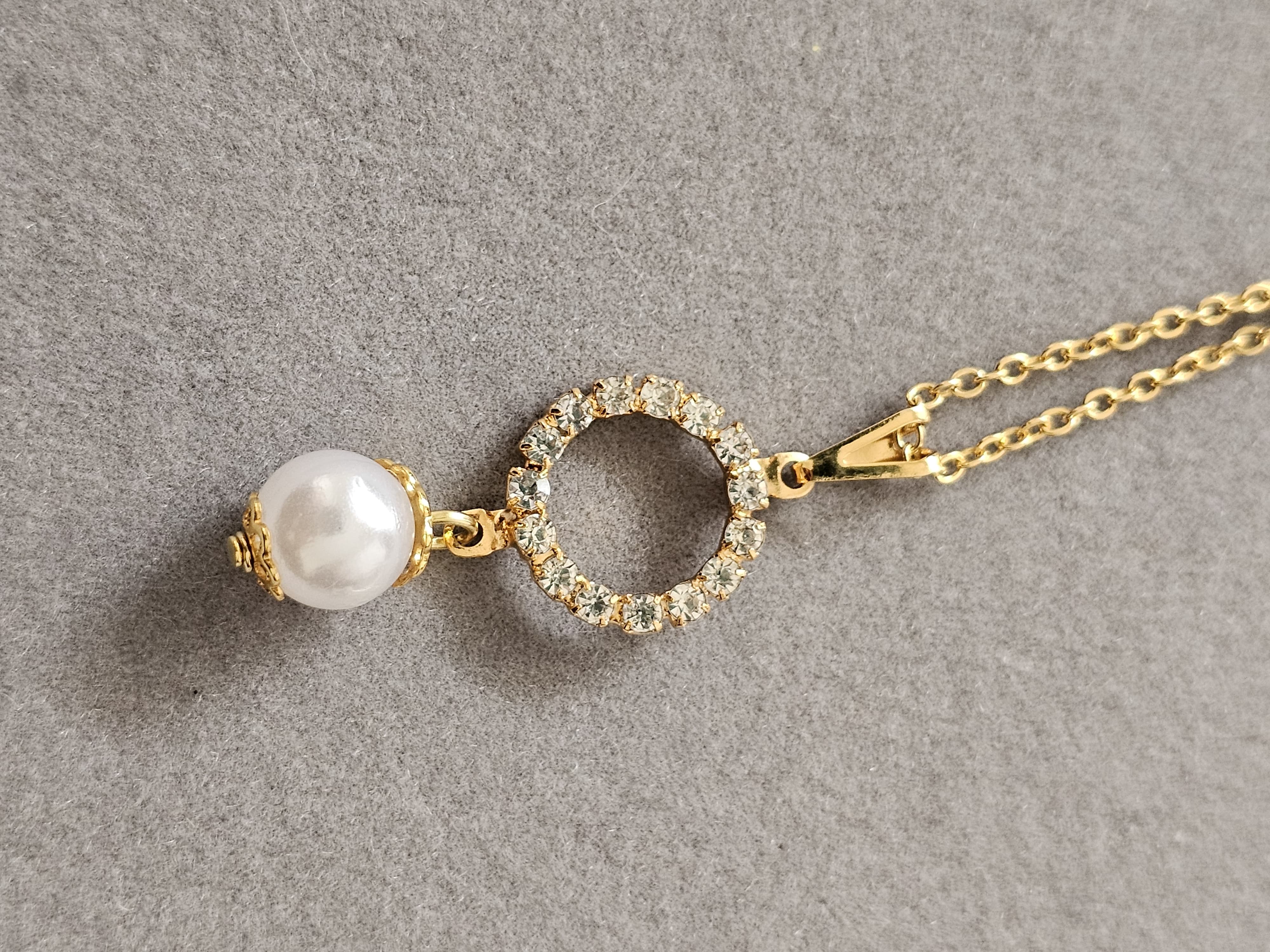 Colar Círculo Cravejado com Pérola – Banhado a Ouro 18K