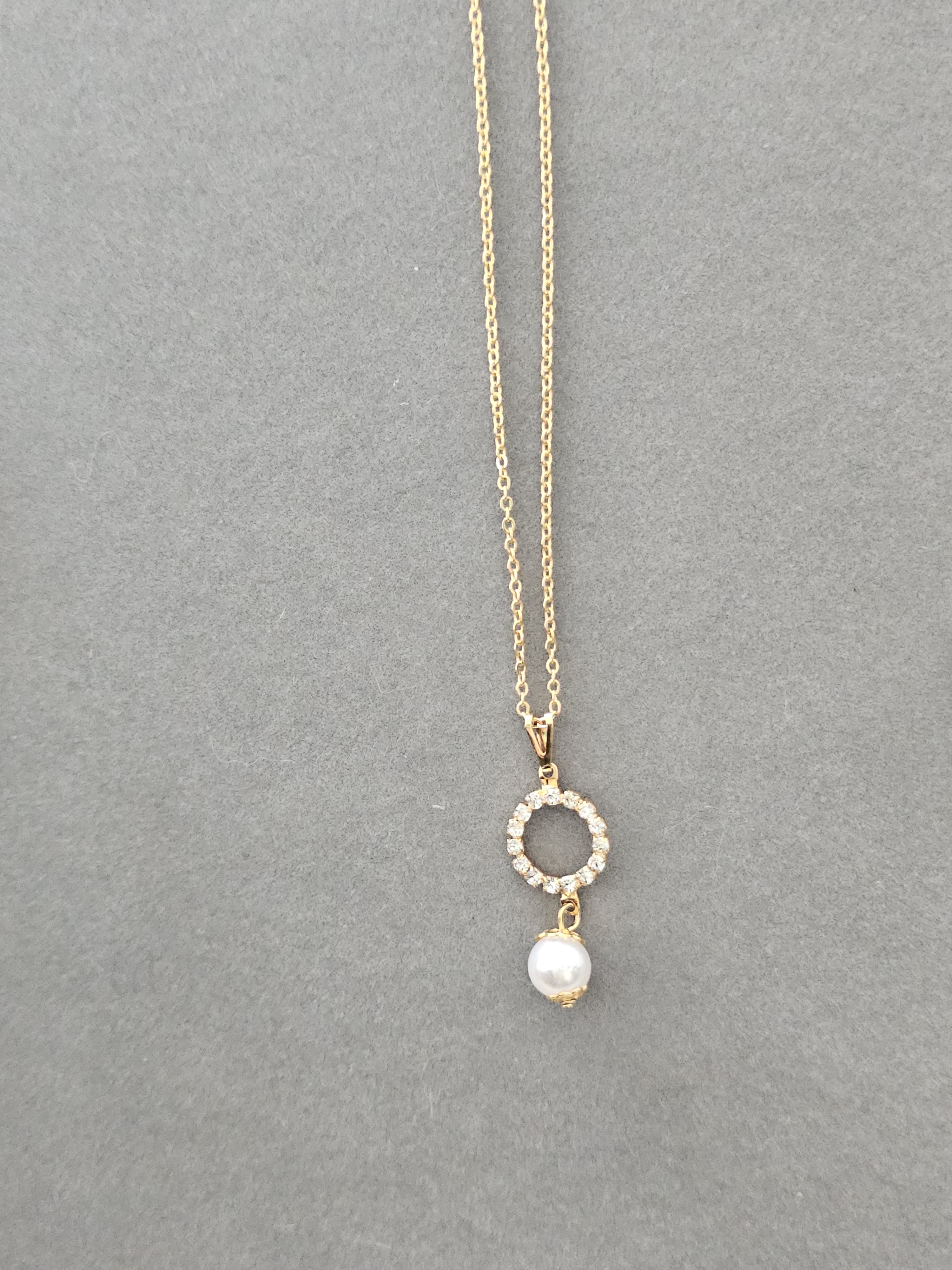 Colar Círculo Cravejado com Pérola – Banhado a Ouro 18K