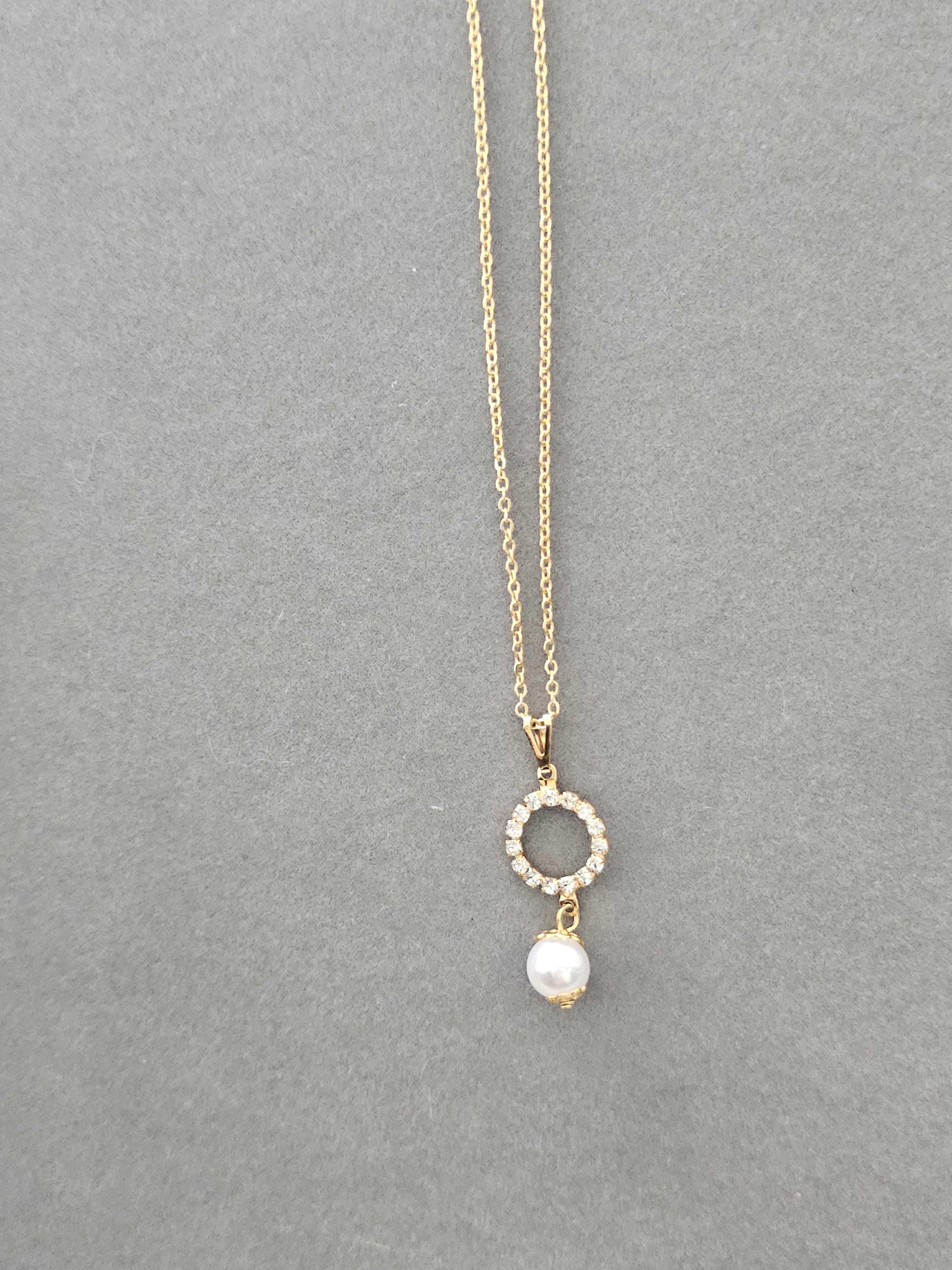 Colar Círculo Cravejado com Pérola – Banhado a Ouro 18K