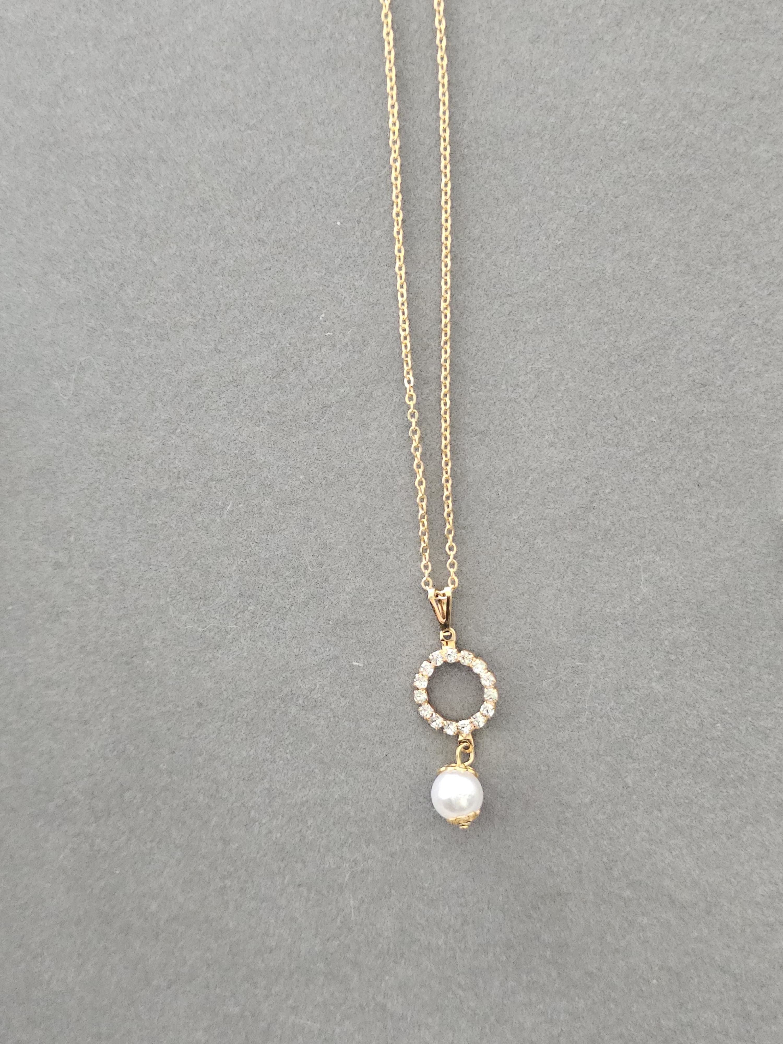 Colar Círculo Cravejado com Pérola – Banhado a Ouro 18K