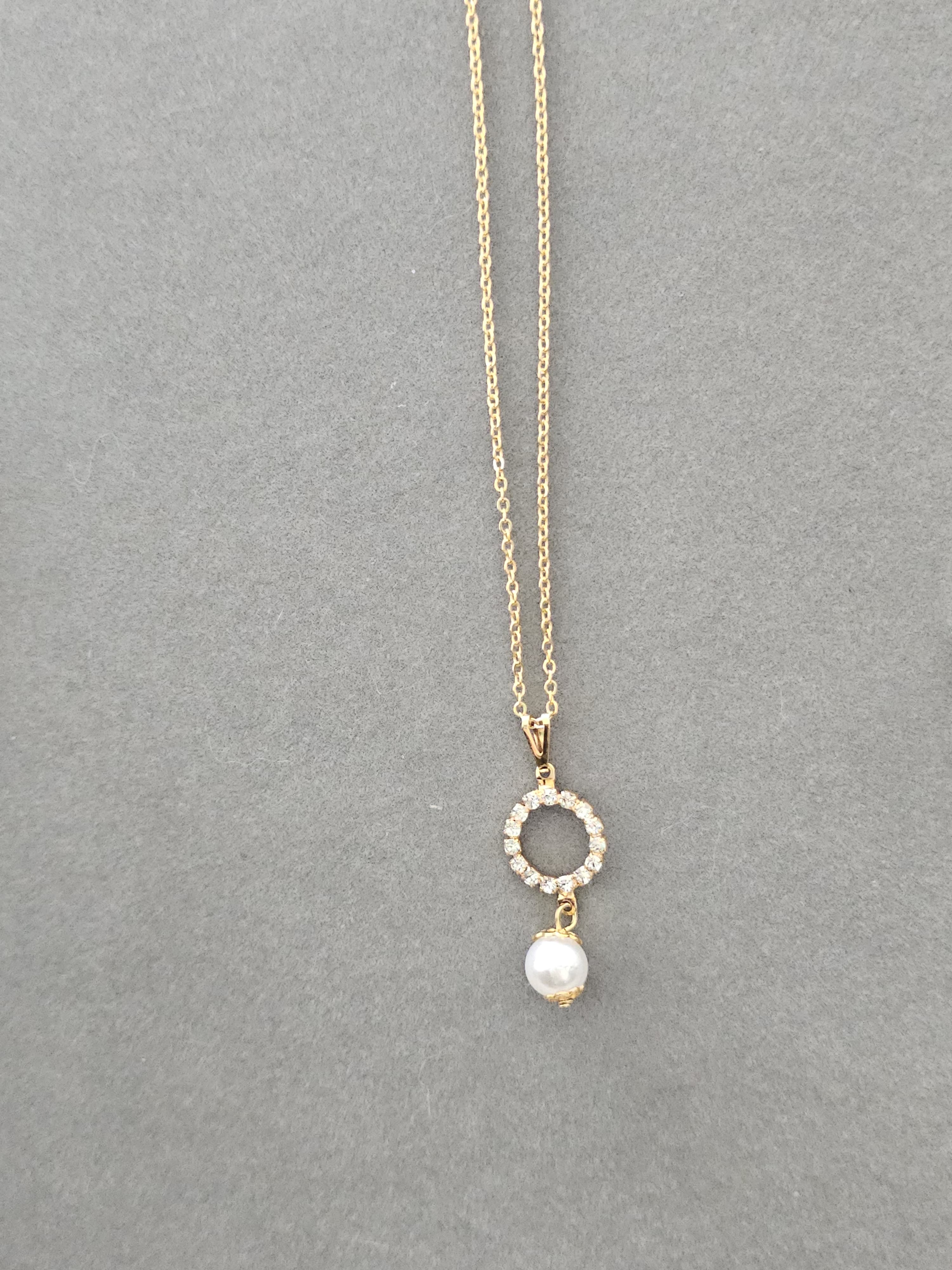 Colar Círculo Cravejado com Pérola – Banhado a Ouro 18K