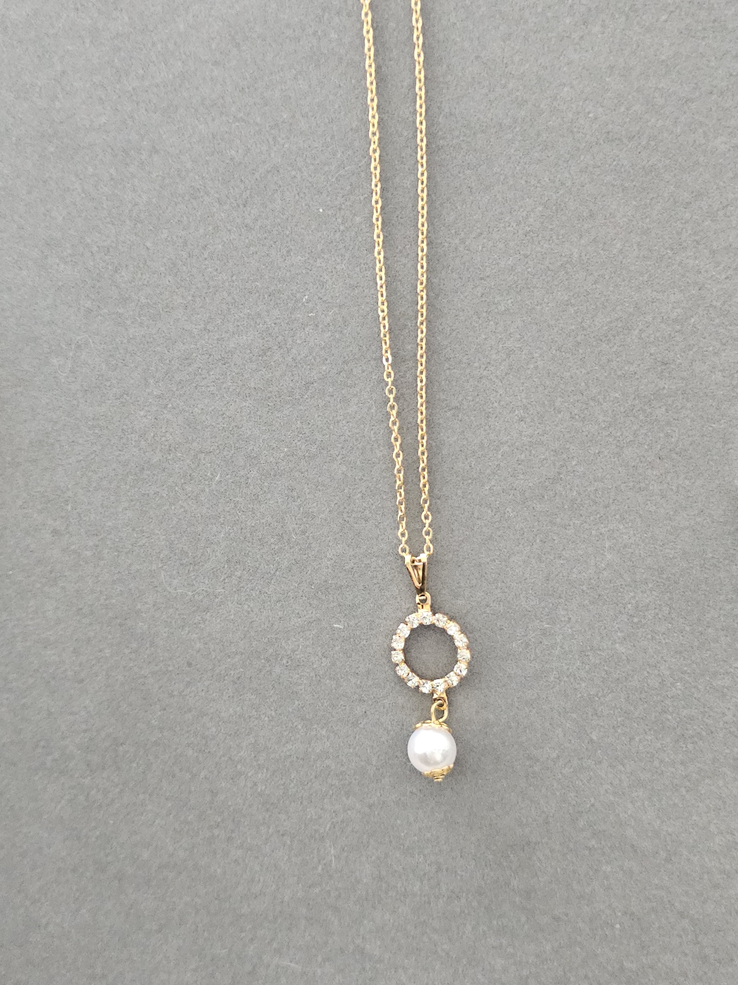 Colar Círculo Cravejado com Pérola – Banhado a Ouro 18K