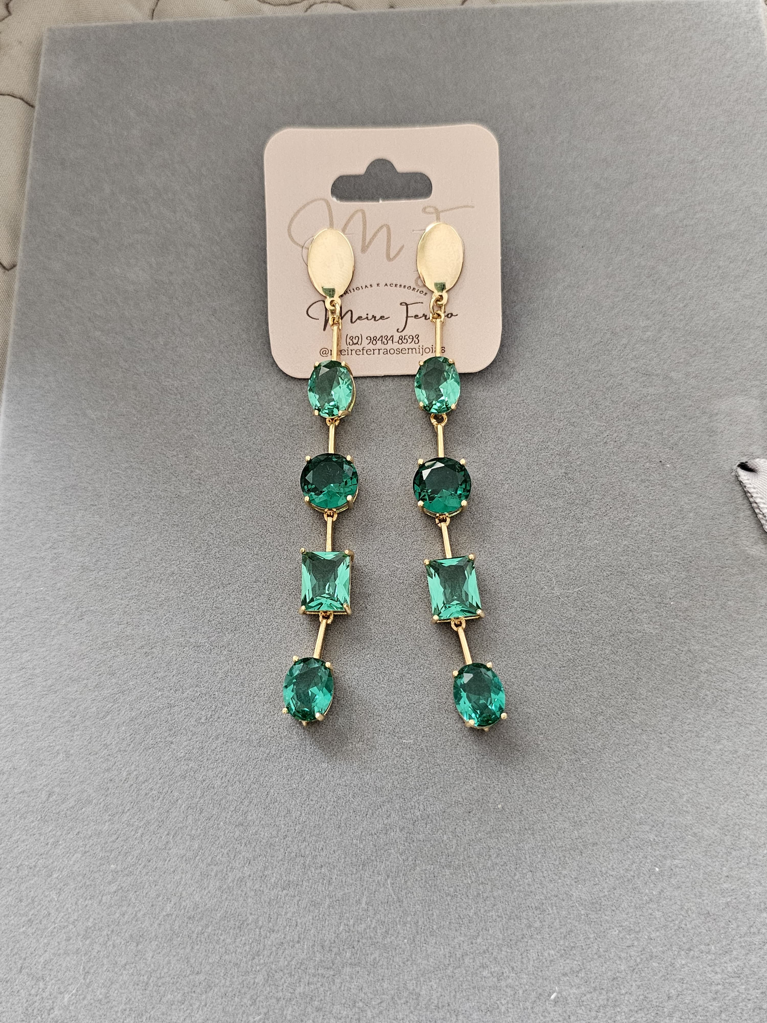 Brinco quadruplo de esmeralda