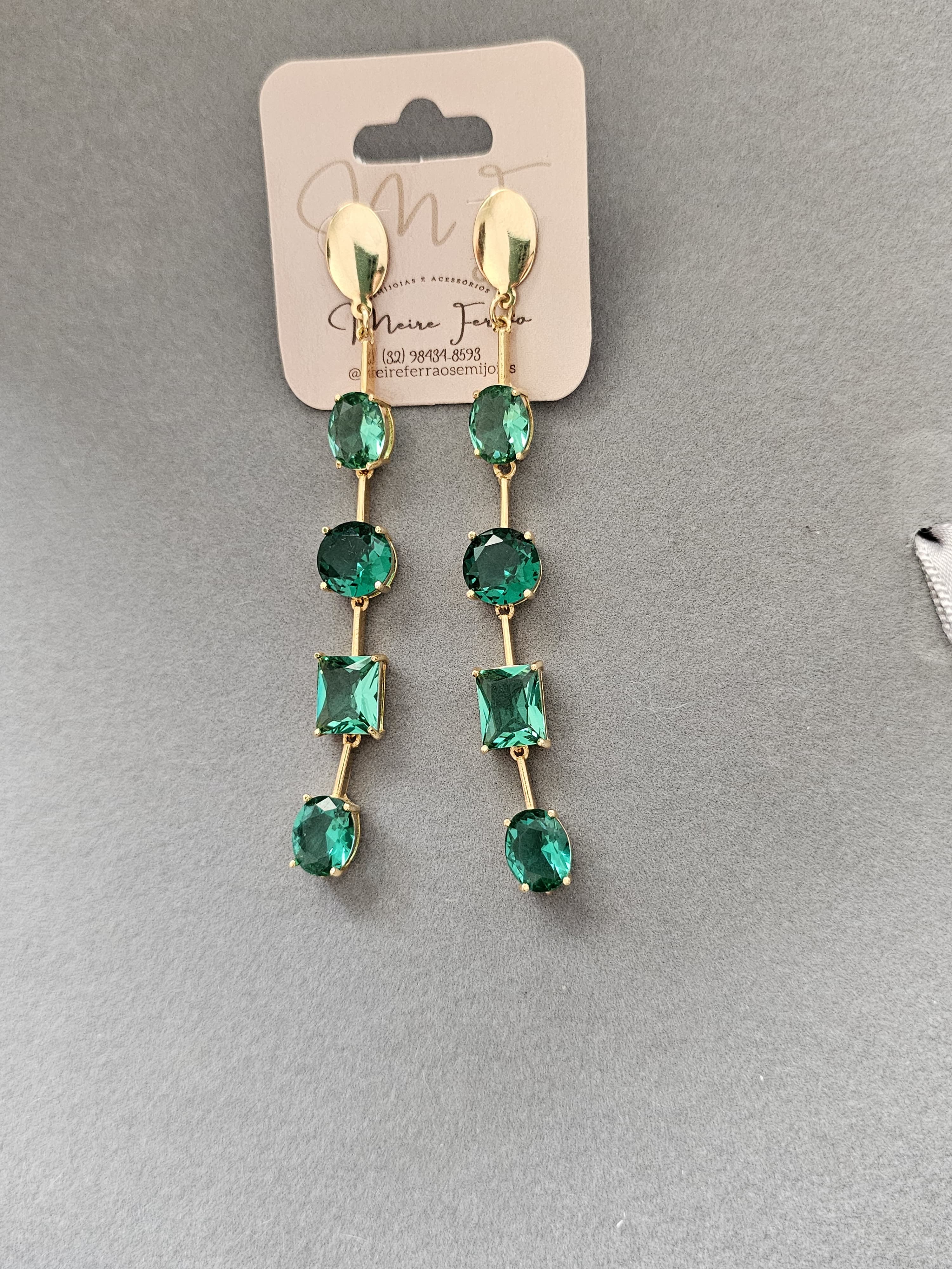 Brinco quadruplo de esmeralda