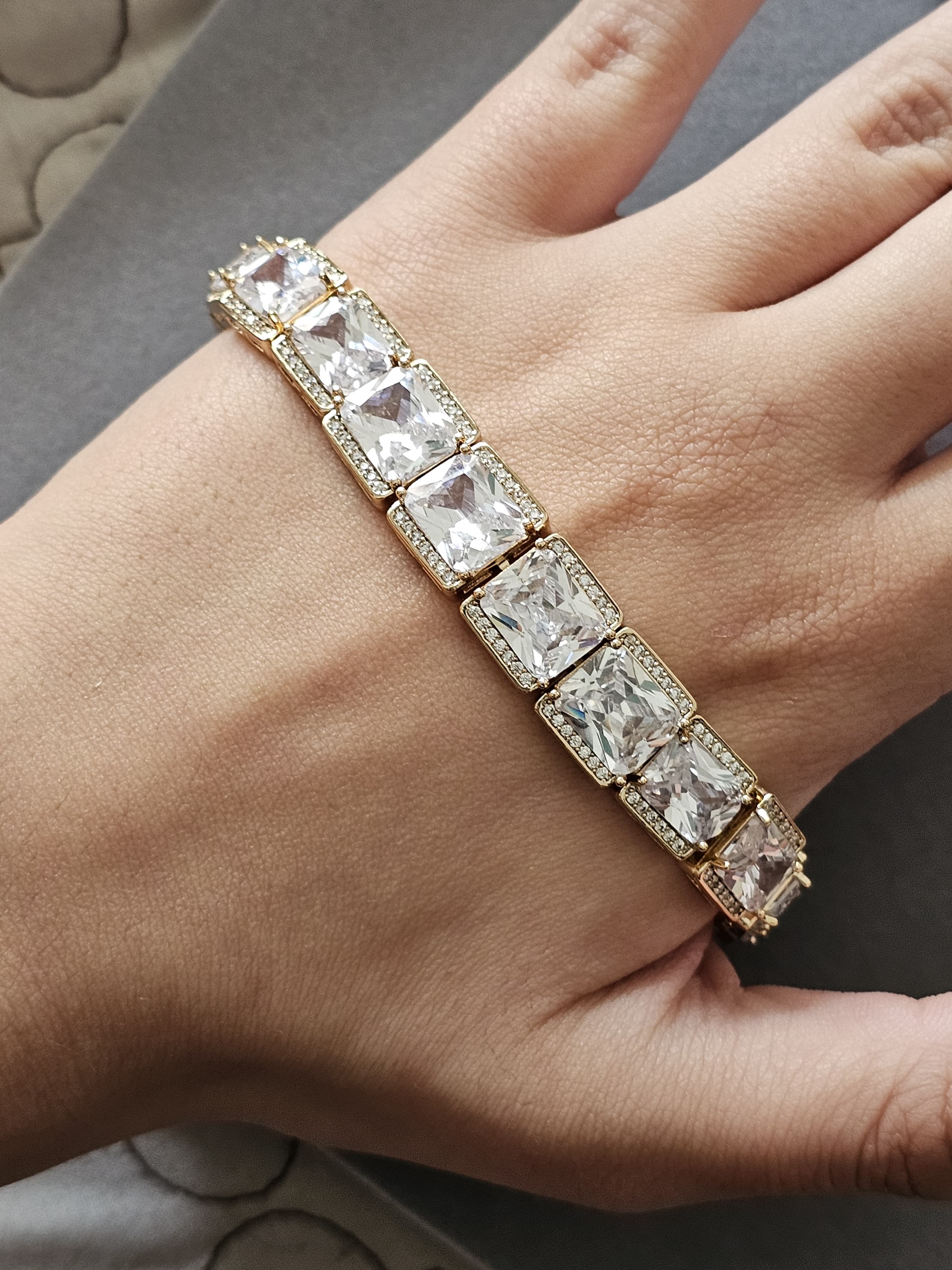 Conjunto de zircônia maciça, banhada a ouro 18k e com verniz antialérgico ✨💎.