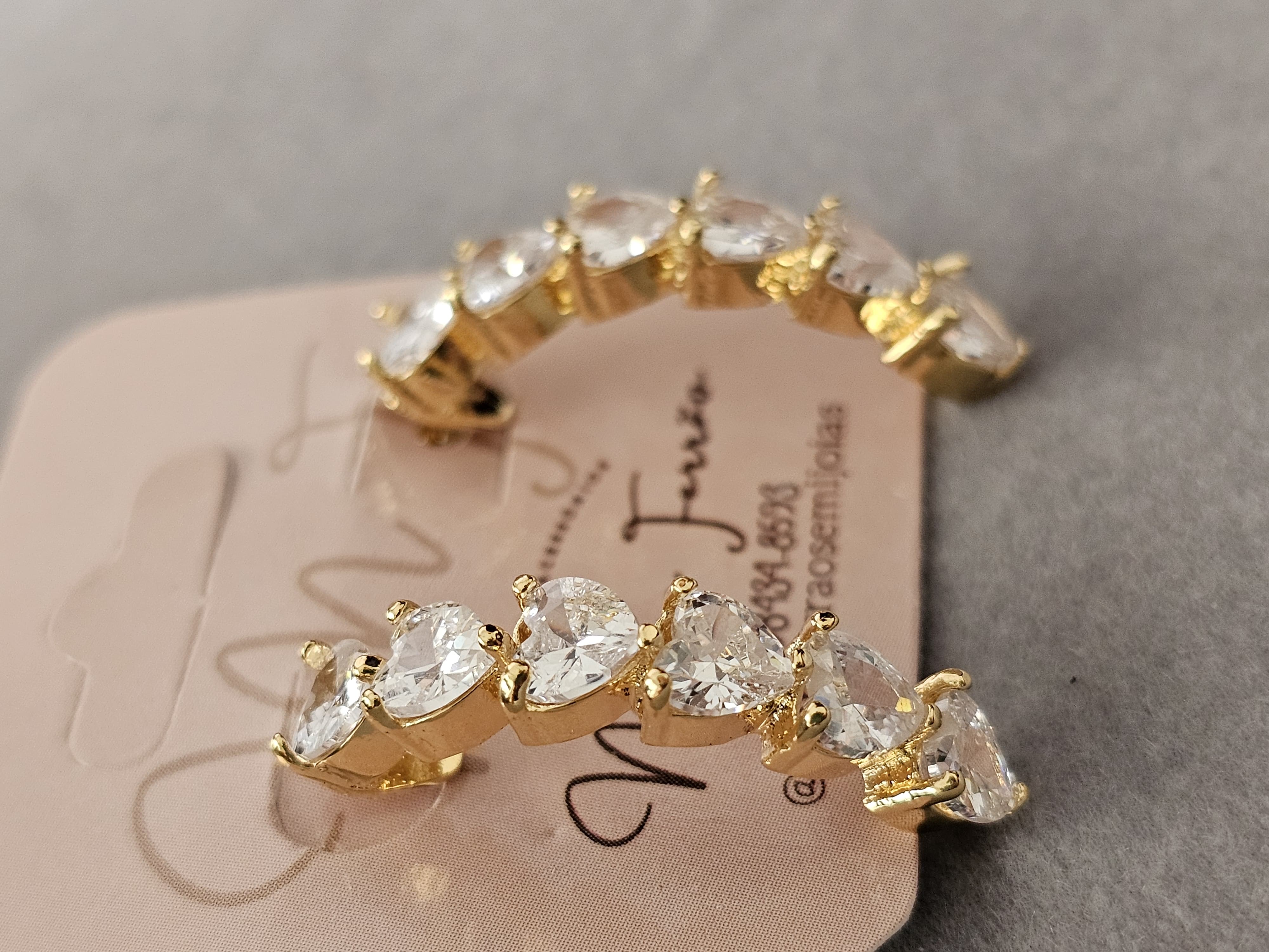 Brinco Longo  Cravejados – Um romance em cada detalhe!