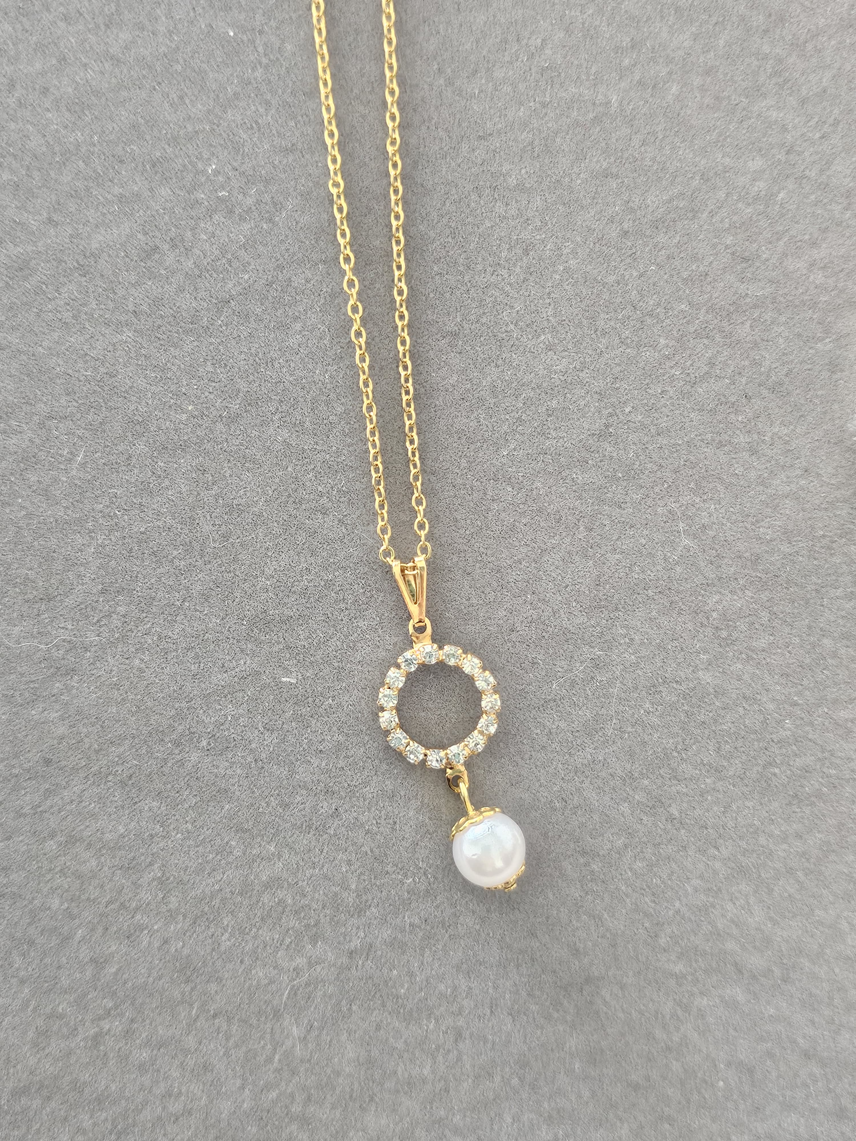 Colar Círculo Cravejado com Pérola – Banhado a Ouro 18K