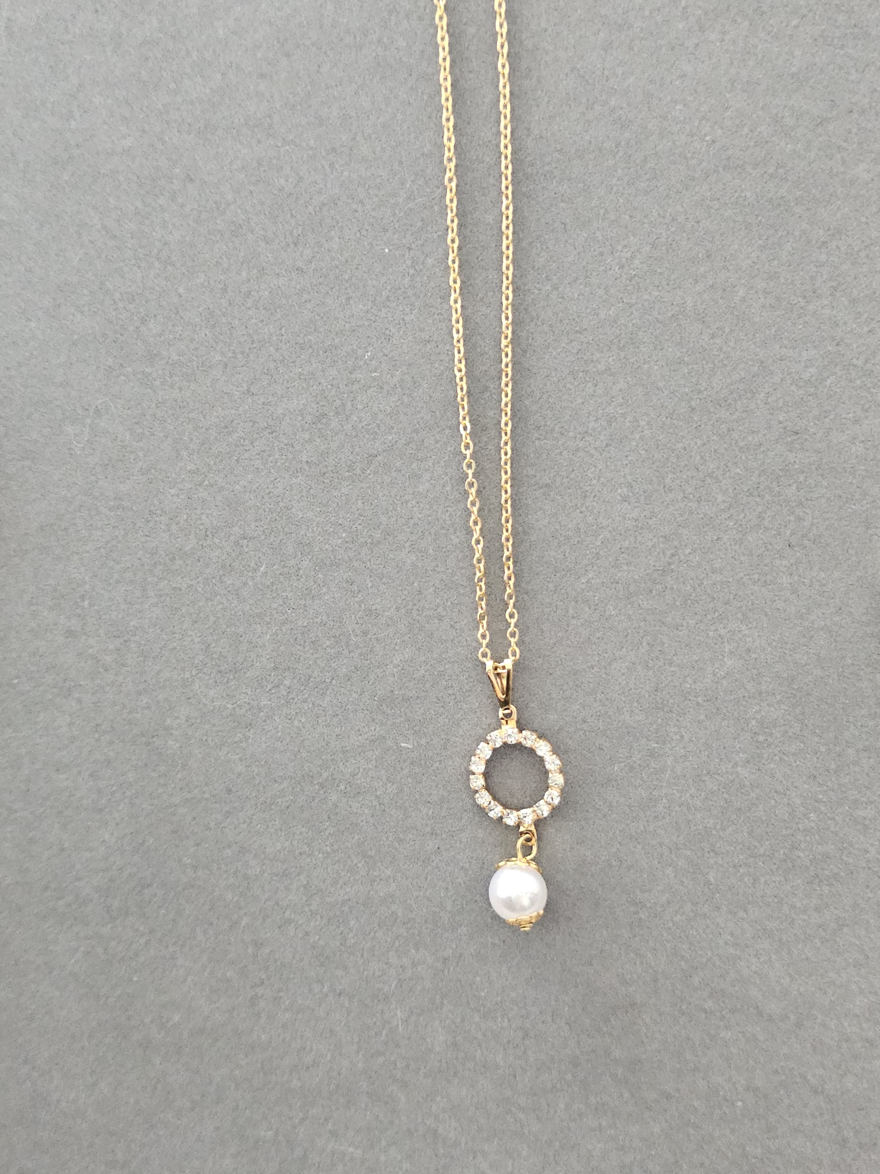 Colar Círculo Cravejado com Pérola – Banhado a Ouro 18K