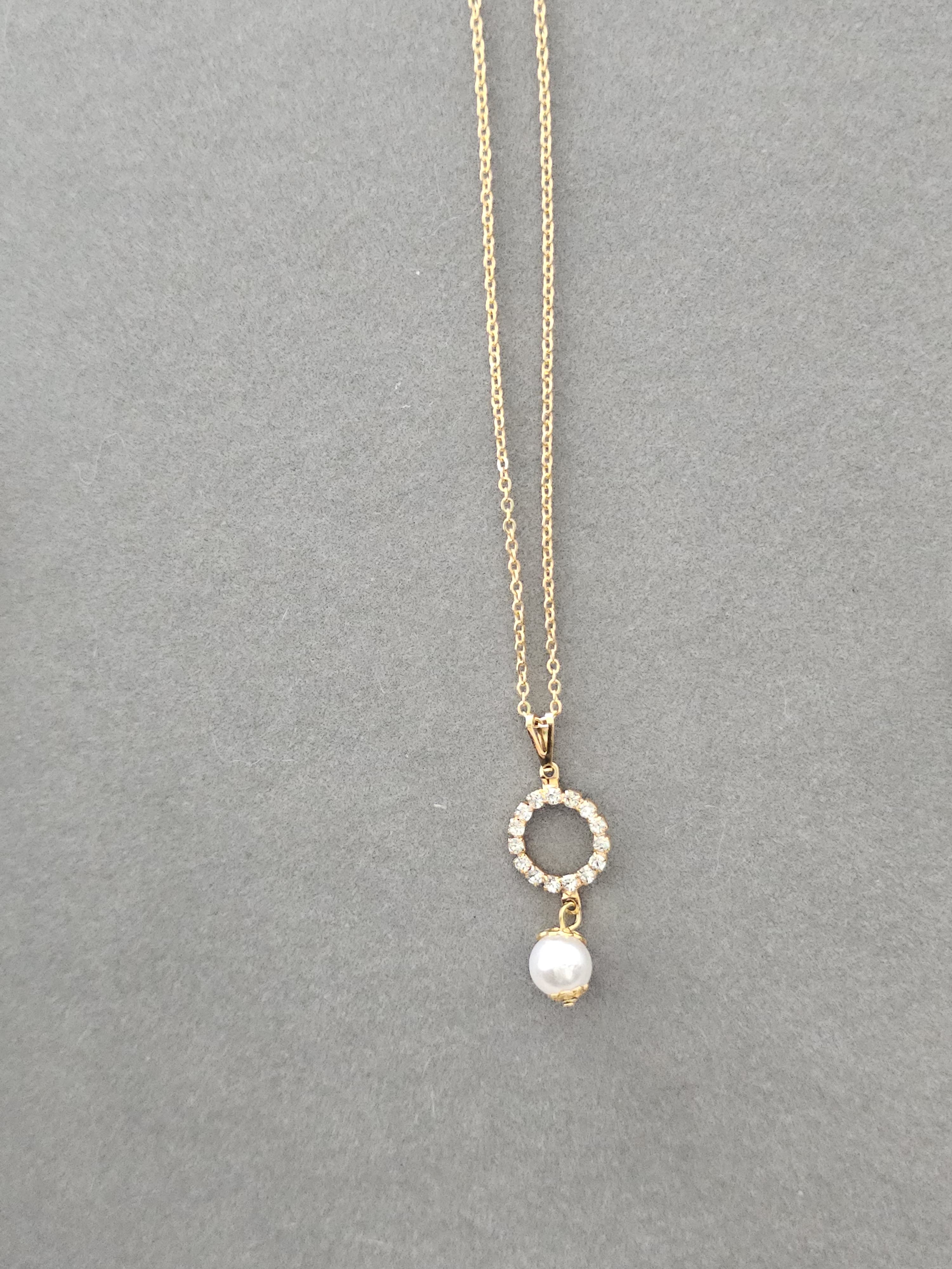 Colar Círculo Cravejado com Pérola – Banhado a Ouro 18K