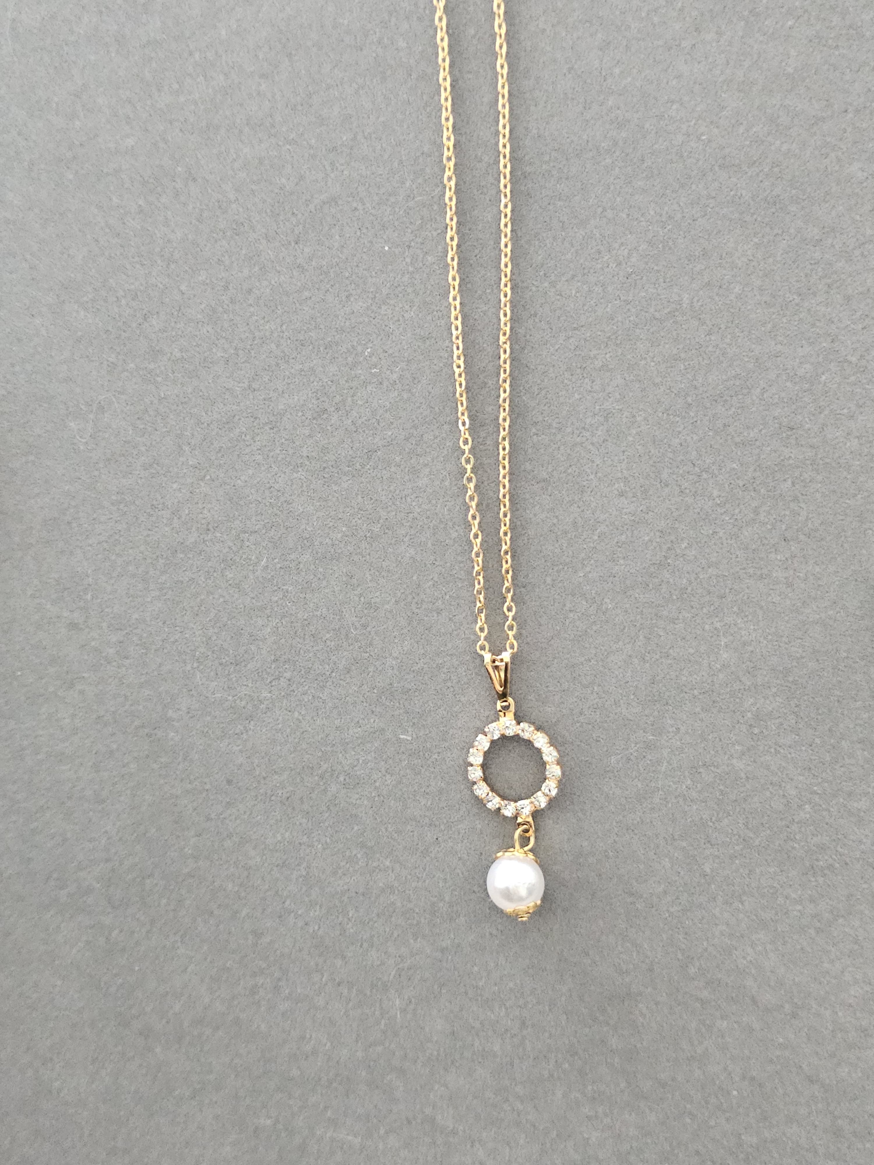 Colar Círculo Cravejado com Pérola – Banhado a Ouro 18K