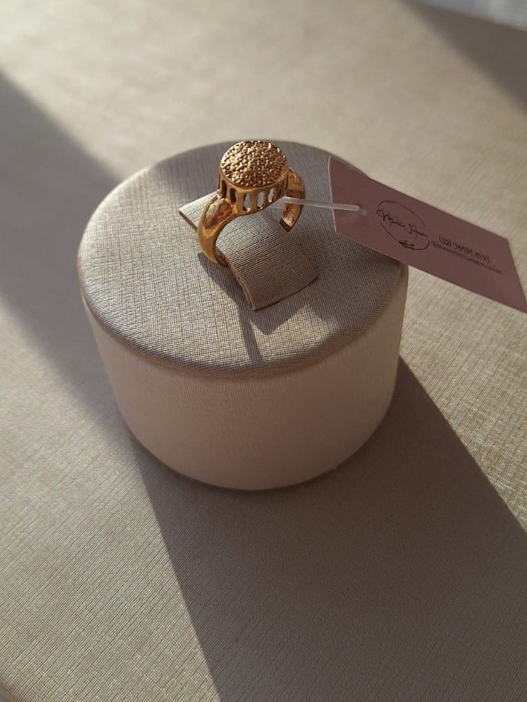 Anel banhado a ouro e verniz