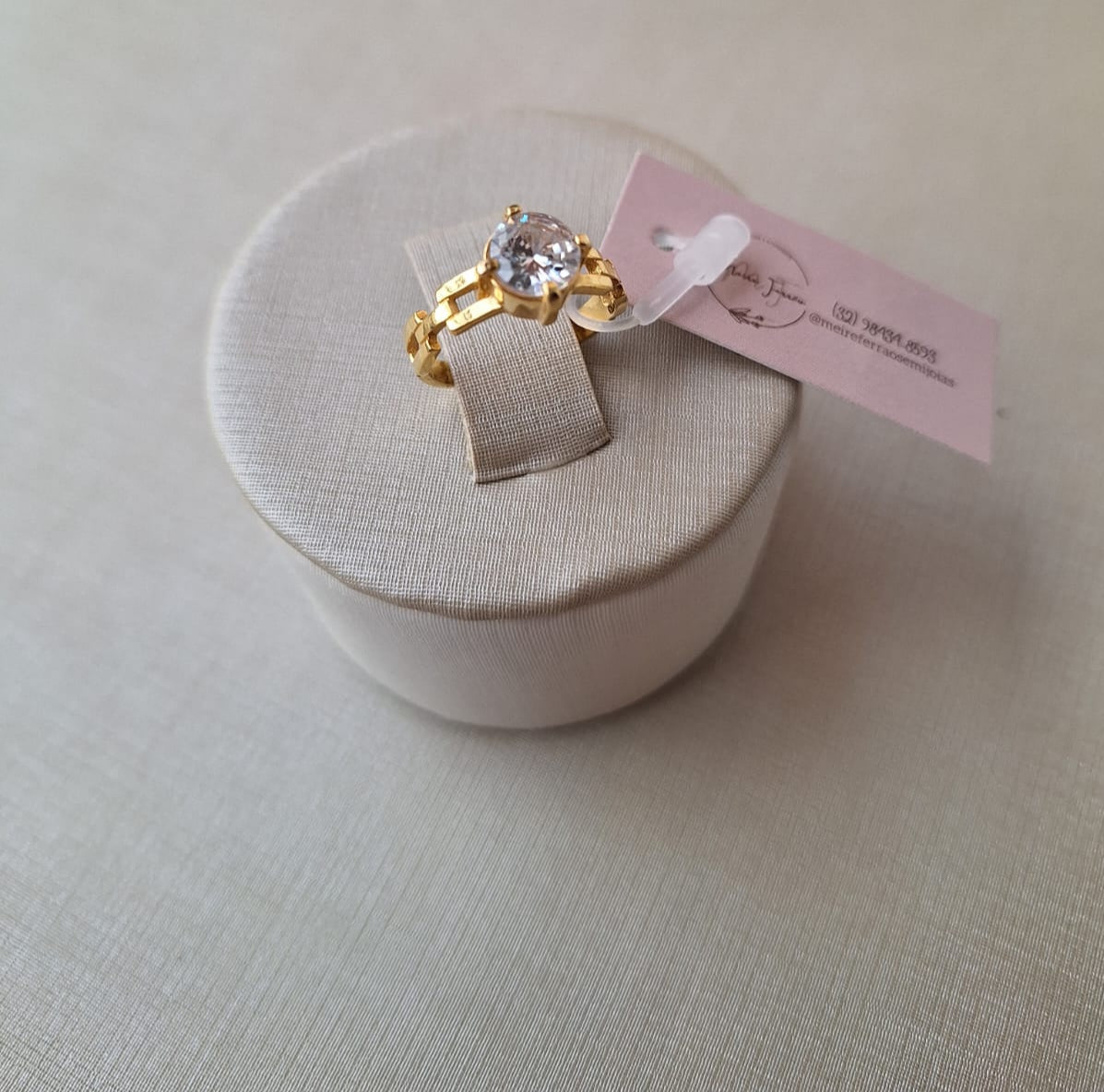 Anel de zircônia grande, banhado a ouro 18k e com verniz antialérgico 💎✨.  (Esse como vocês viram, tem 2 modelos de anéis, podem colocar como variação)