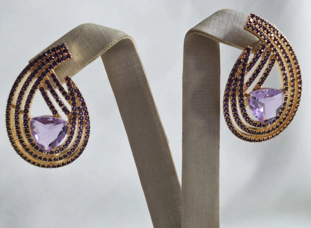 Brinco gota cravejada