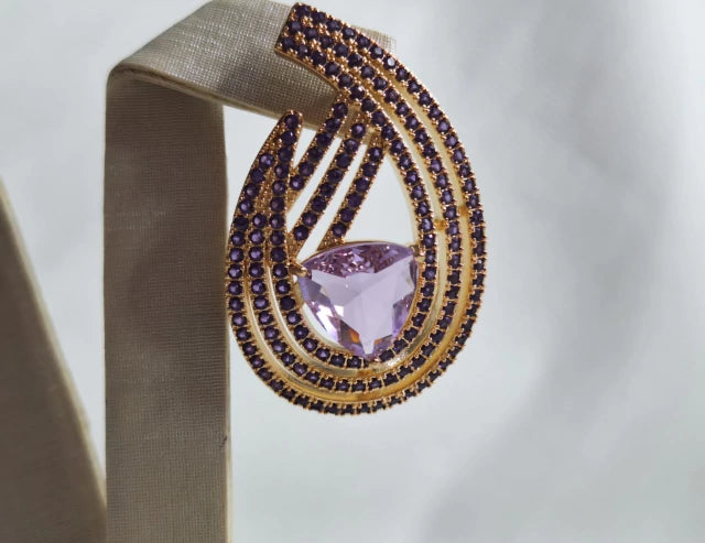 Brinco gota cravejada